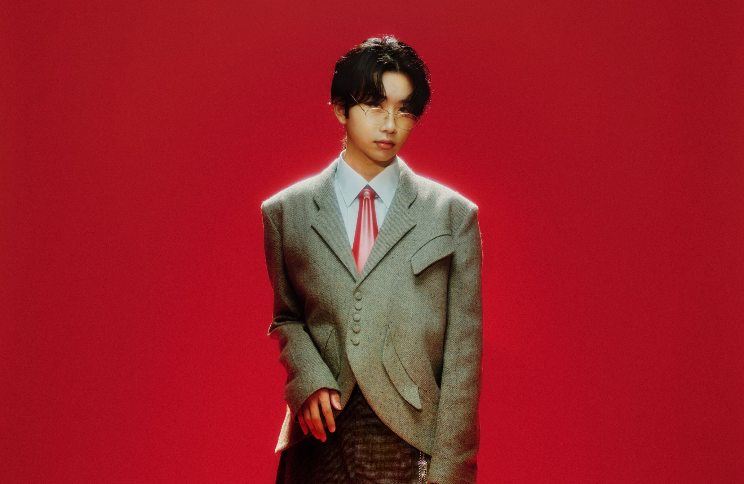 19歲日本創作歌手AKASAKI宣布展開個人首場世界巡演，11月28日再度來台開唱。（大鴻藝術BIG ART、大福音樂HAPPY MUSIC提供）