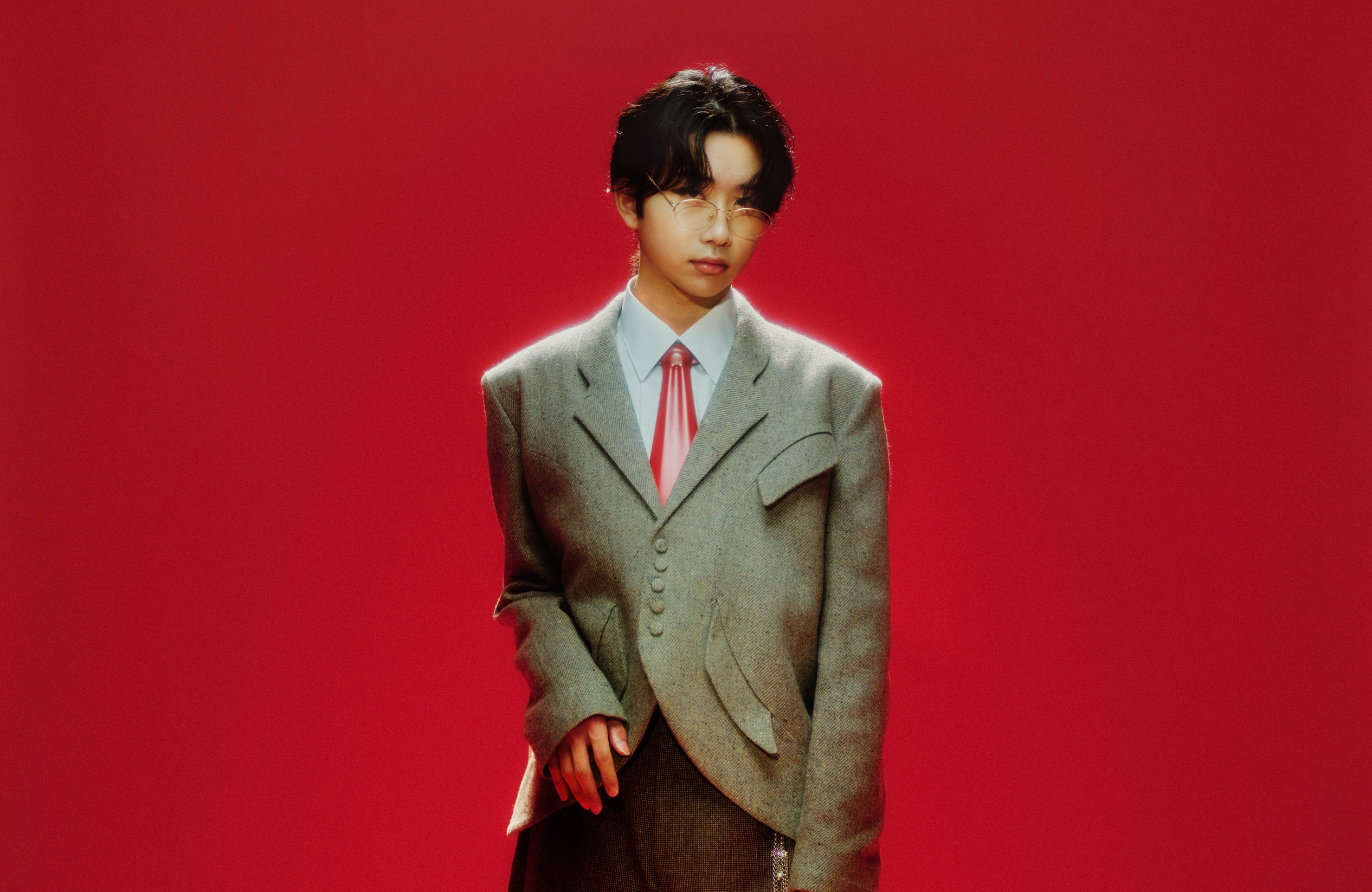 19歲日本創作歌手AKASAKI宣布展開個人首場世界巡演，11月28日再度來台開唱。（大鴻藝術BIG ART、大福音樂HAPPY MUSIC提供）