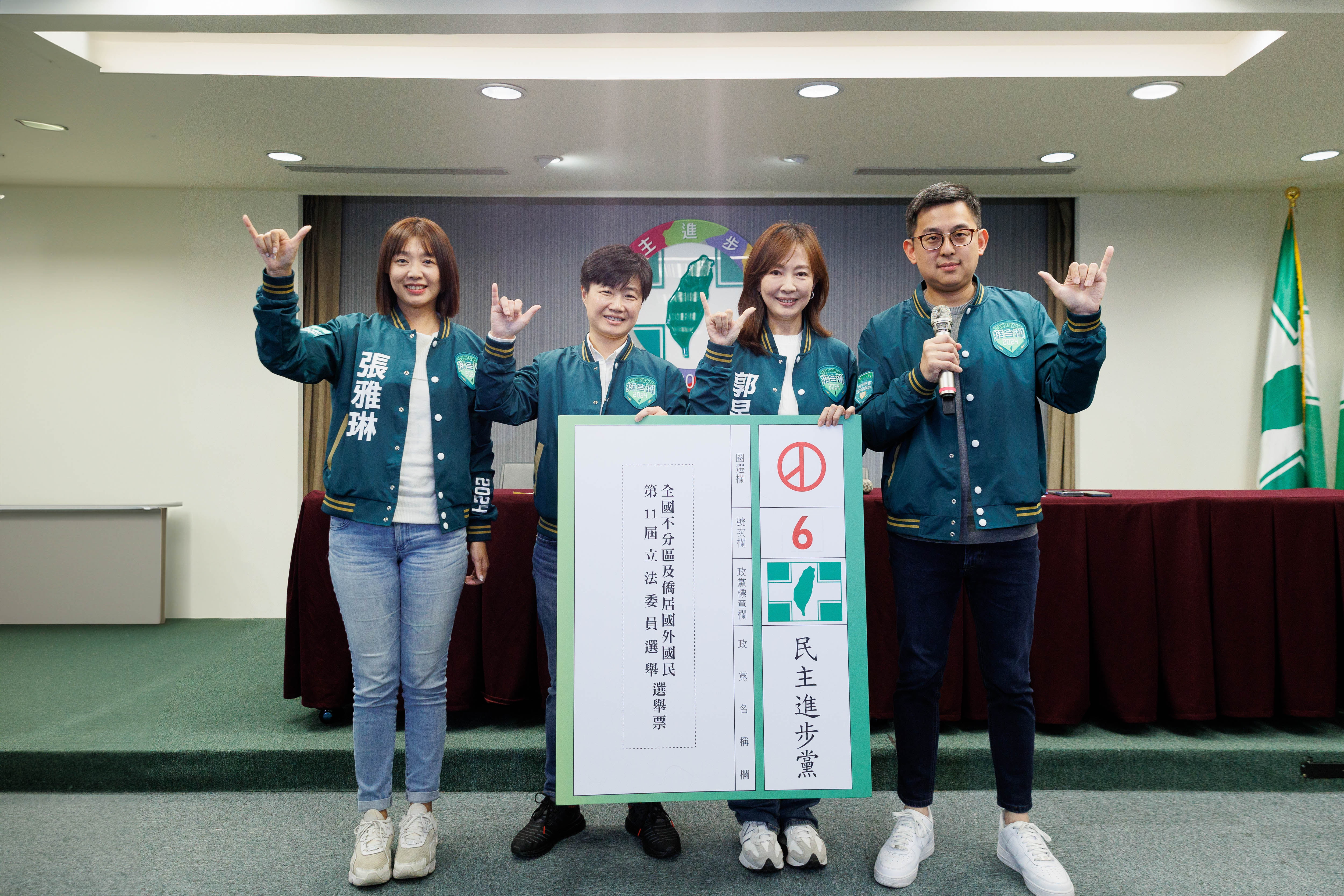 民進黨舉行記者會公布最新競選CF。（民進黨提供）