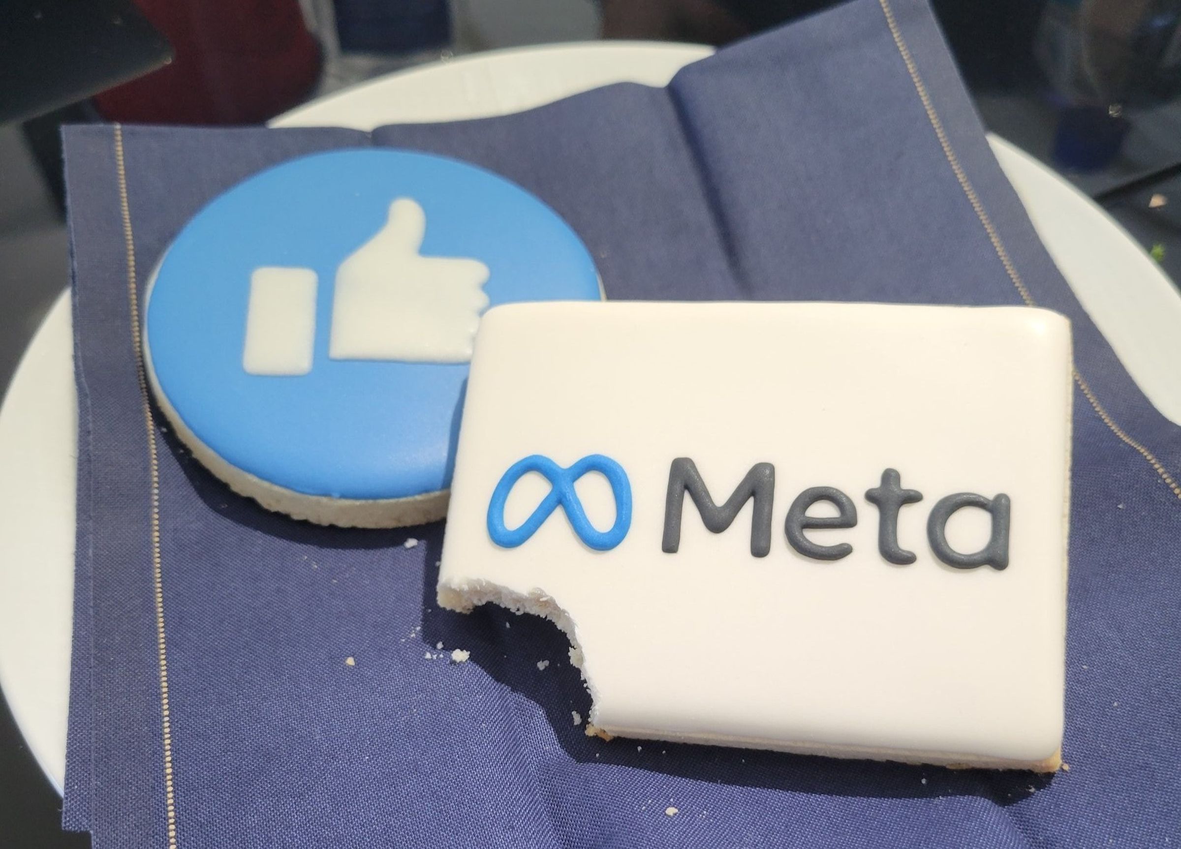 Facebook(臉書)與Instagram被其母公司Meta通知,從今年6月26日起歐洲用戶的公開貼文將可用於訓練人工智慧(AI)模型。(翻攝Mark Zuckerberg臉書)