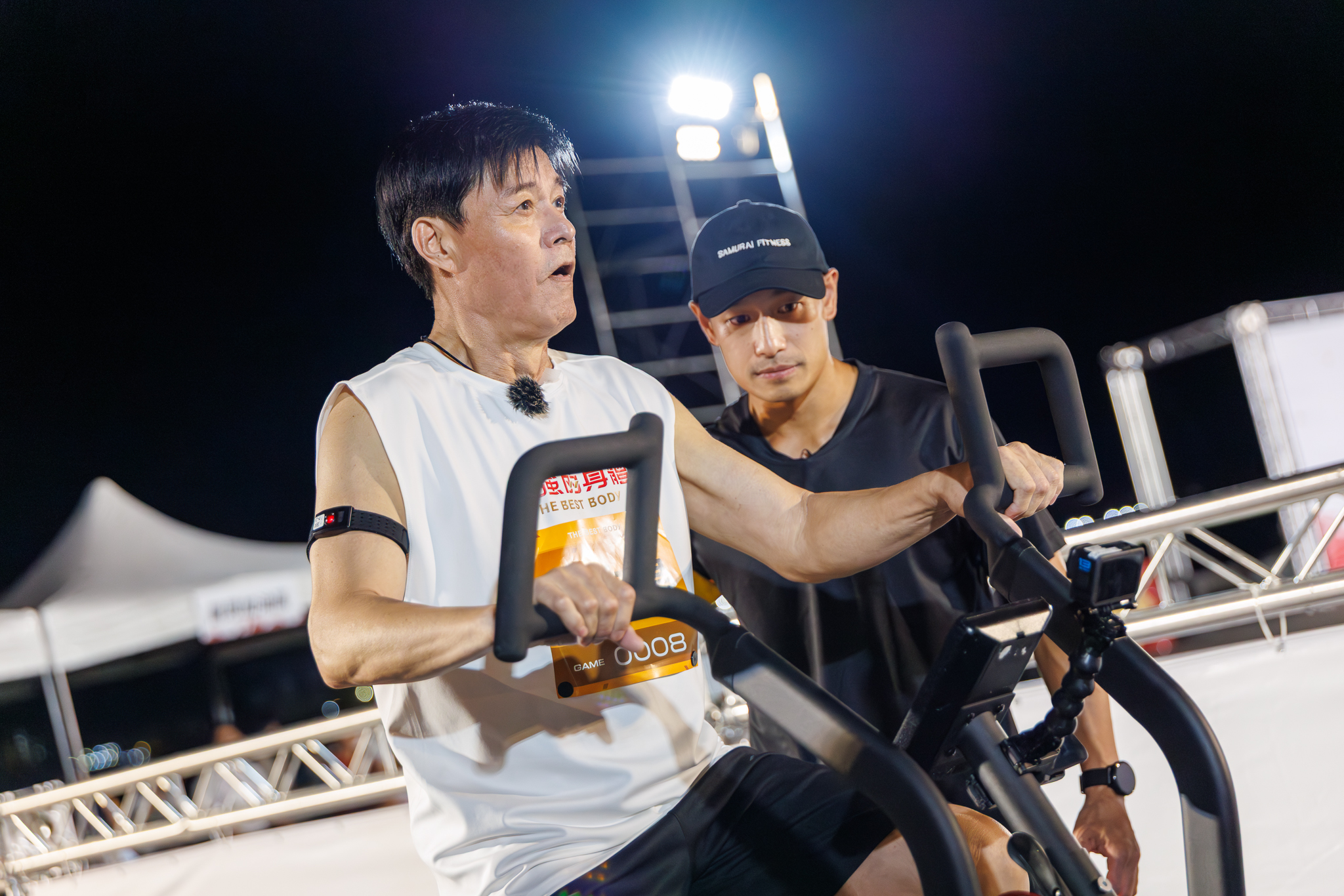 65歲的王中皇參賽《最強的身體》卯足全力。（好看娛樂提供）