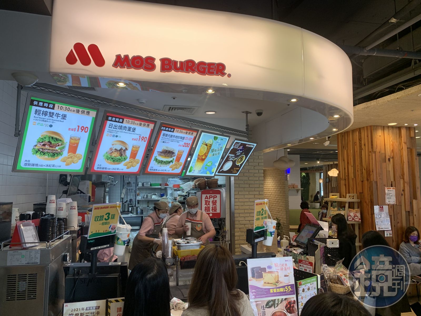 噁爆!她吃摩斯漢堡驚見「蝸牛蠕動」 店家補償超沒誠意