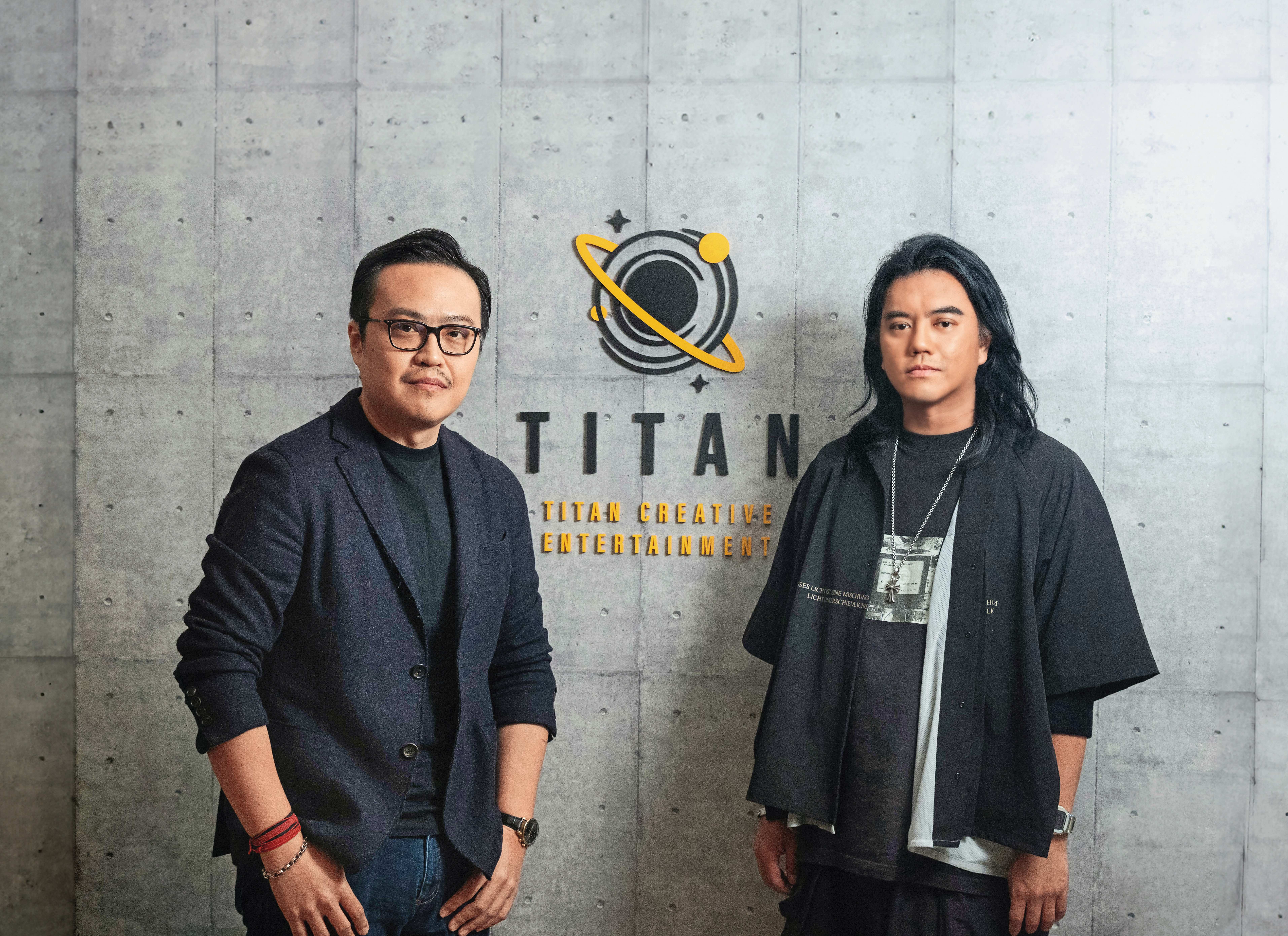製作人暨總導演陳彥銘（右）與監製蔡勝哲（左）4年前攜手合組泰坦星文創。