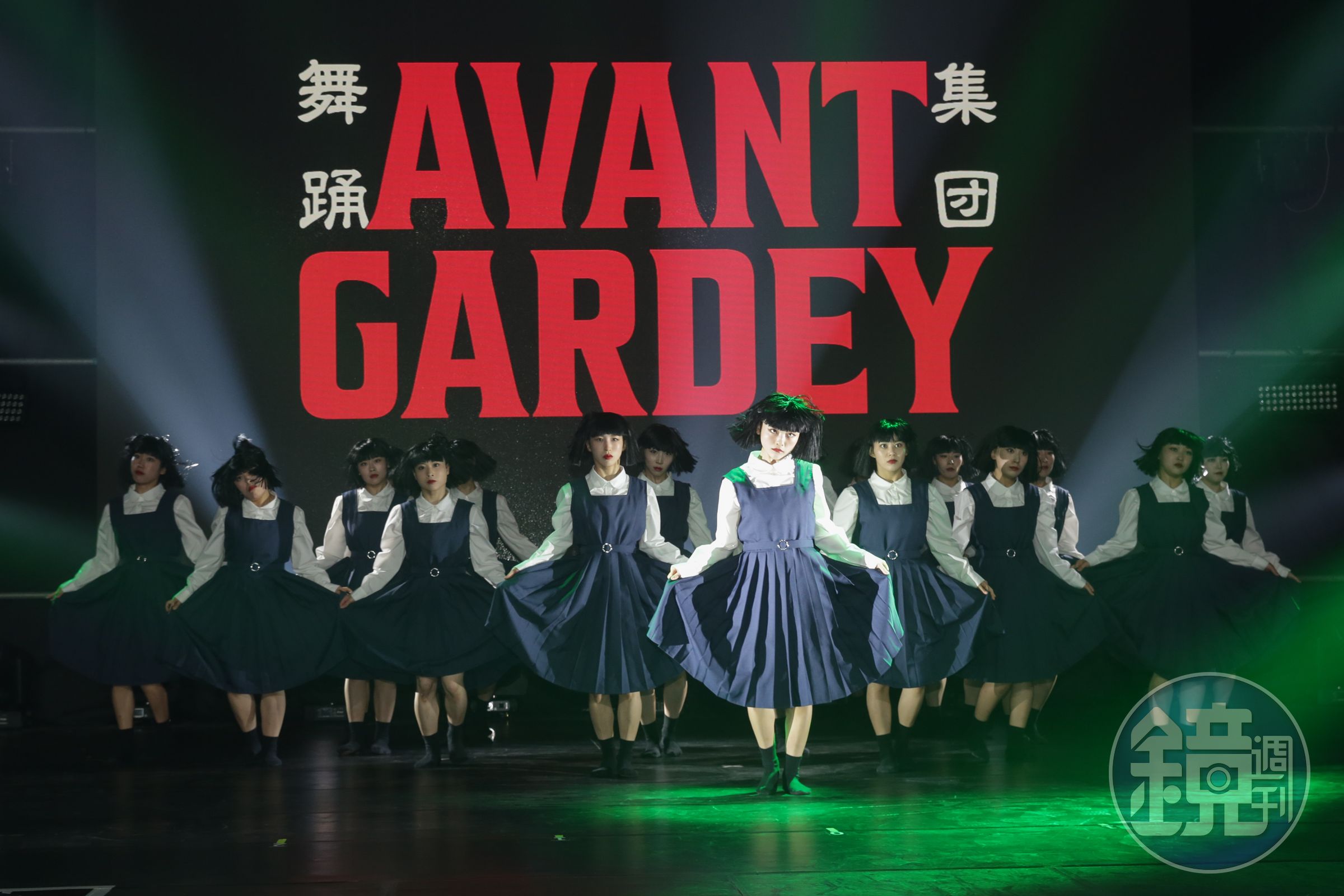 日本avantgardey舞團今(27日)表演〈idol〉,面無表情也是表演特色之一。