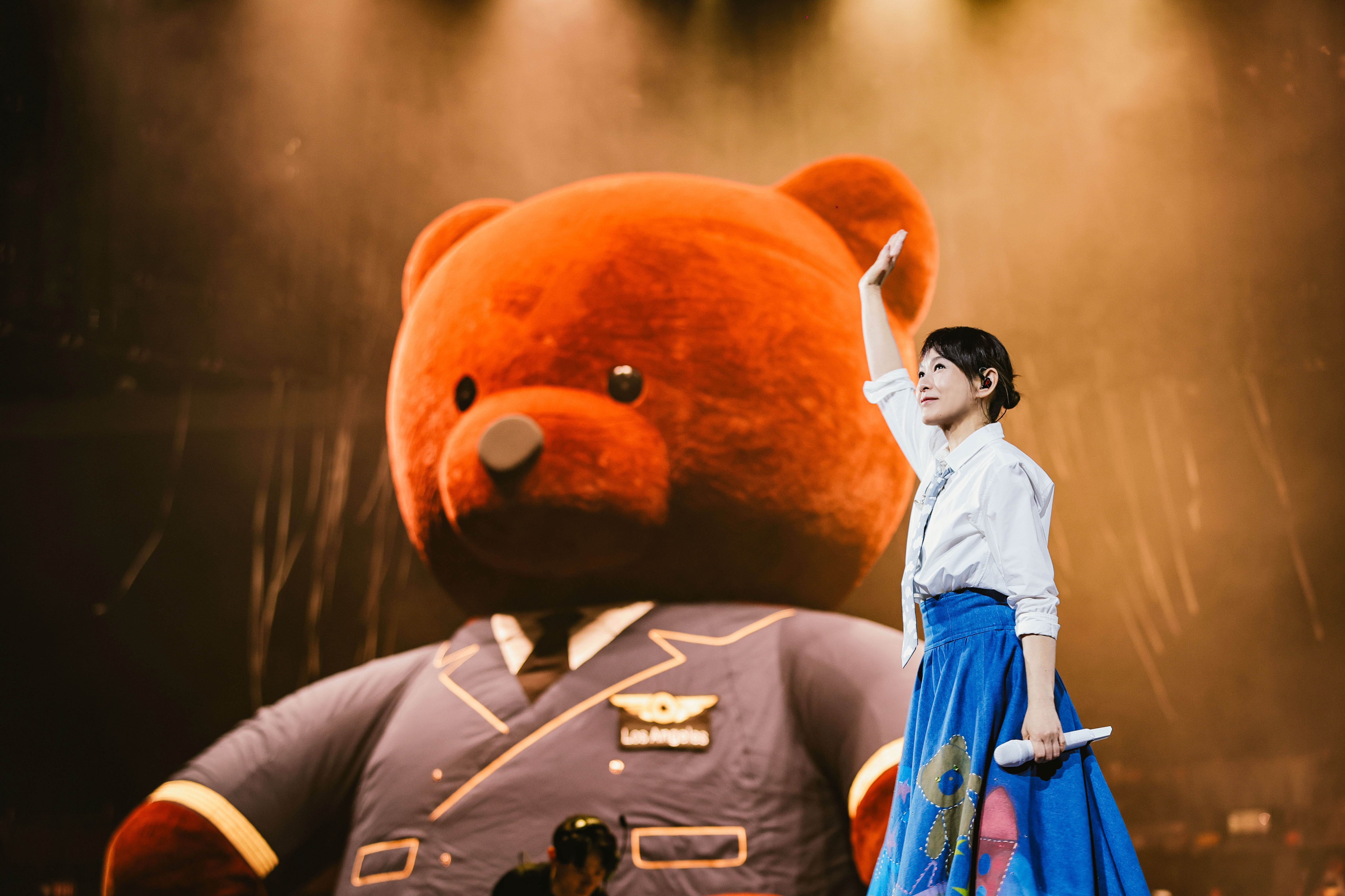 劉若英《飛行日》演唱會換裝遇拉鍊卡卡插曲，幸好圓滿解決。（相信音樂提供）