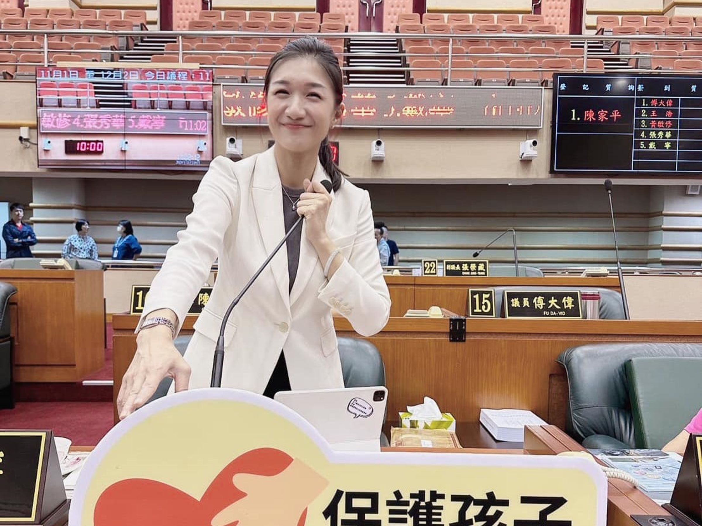 戴寧涉詐助理費遭判刑。(翻攝戴寧臉書)
