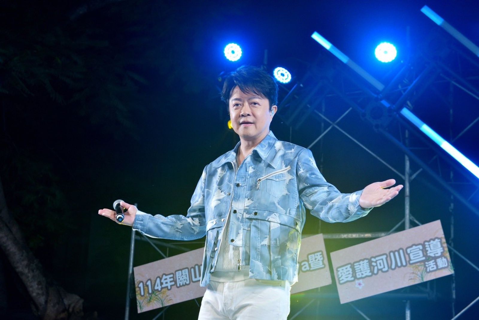 翁立友因孝順形象深受不少年長粉絲的喜愛。（翻攝自翁立友臉書）