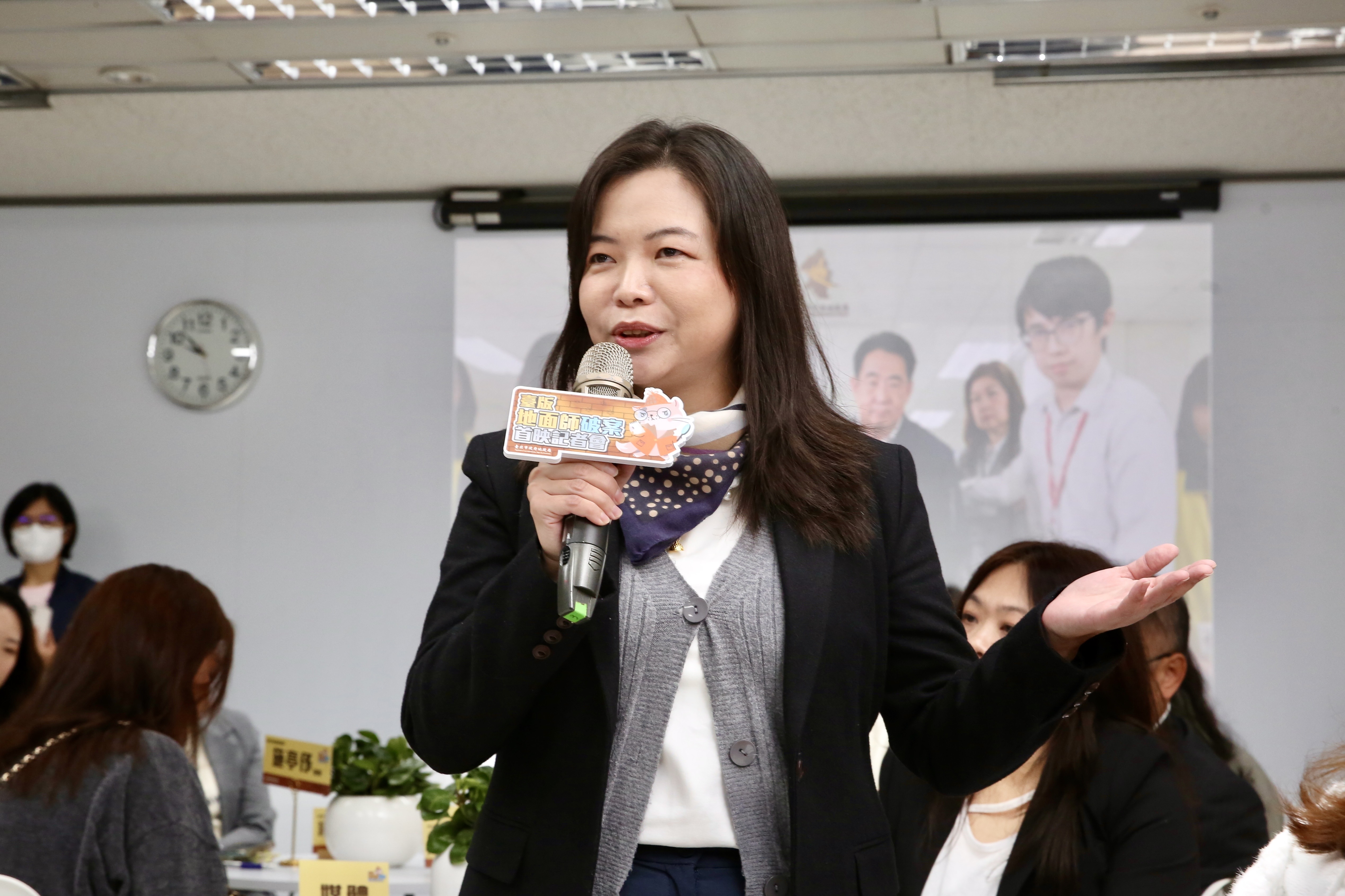 檢察官鄭少珏提醒，民眾要防止自己落入詐騙陷阱的關鍵，就是多一分懷疑，少一分受害。