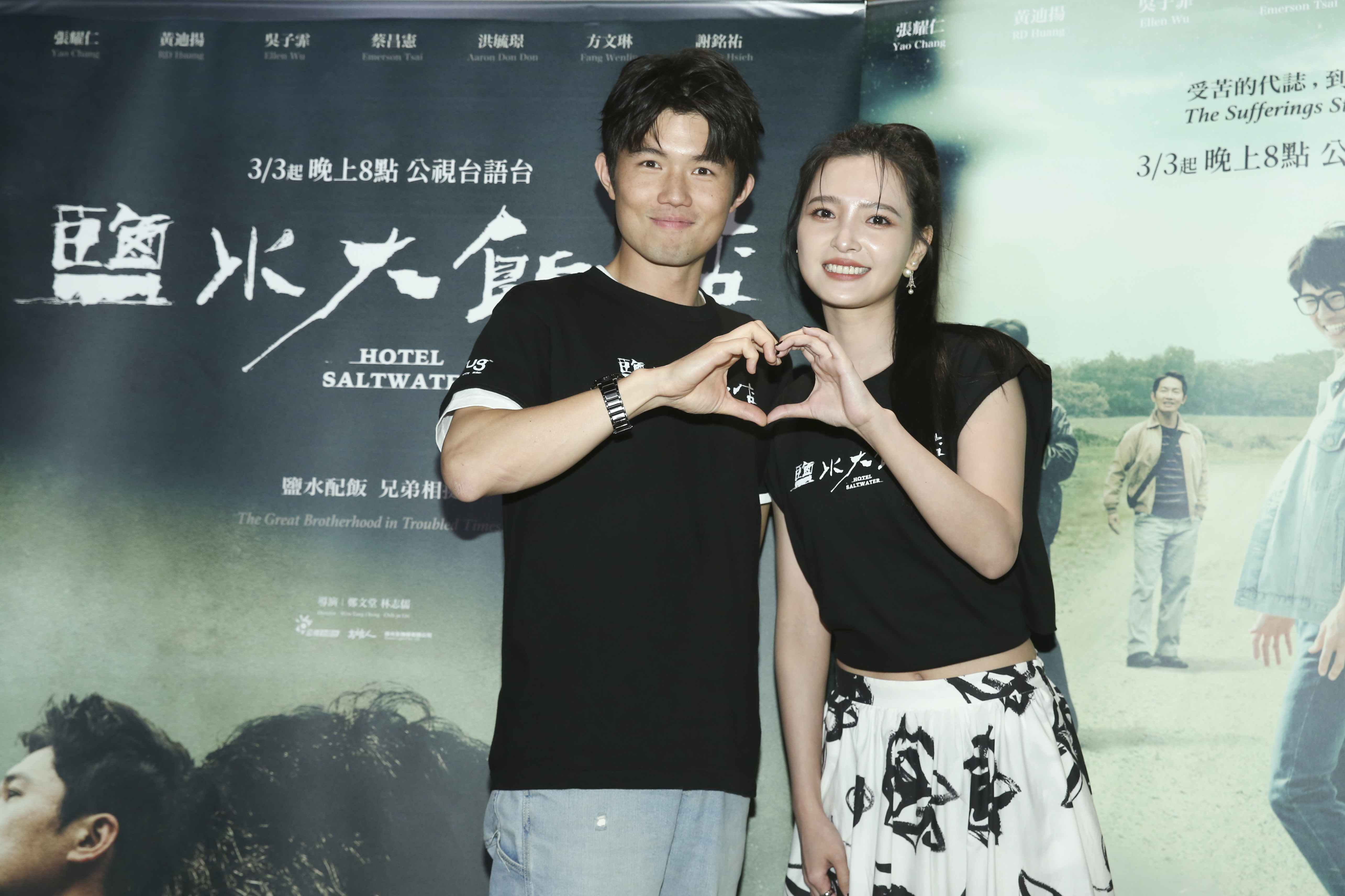 吳子霏和張耀仁為了培養默契常在現場聊天。