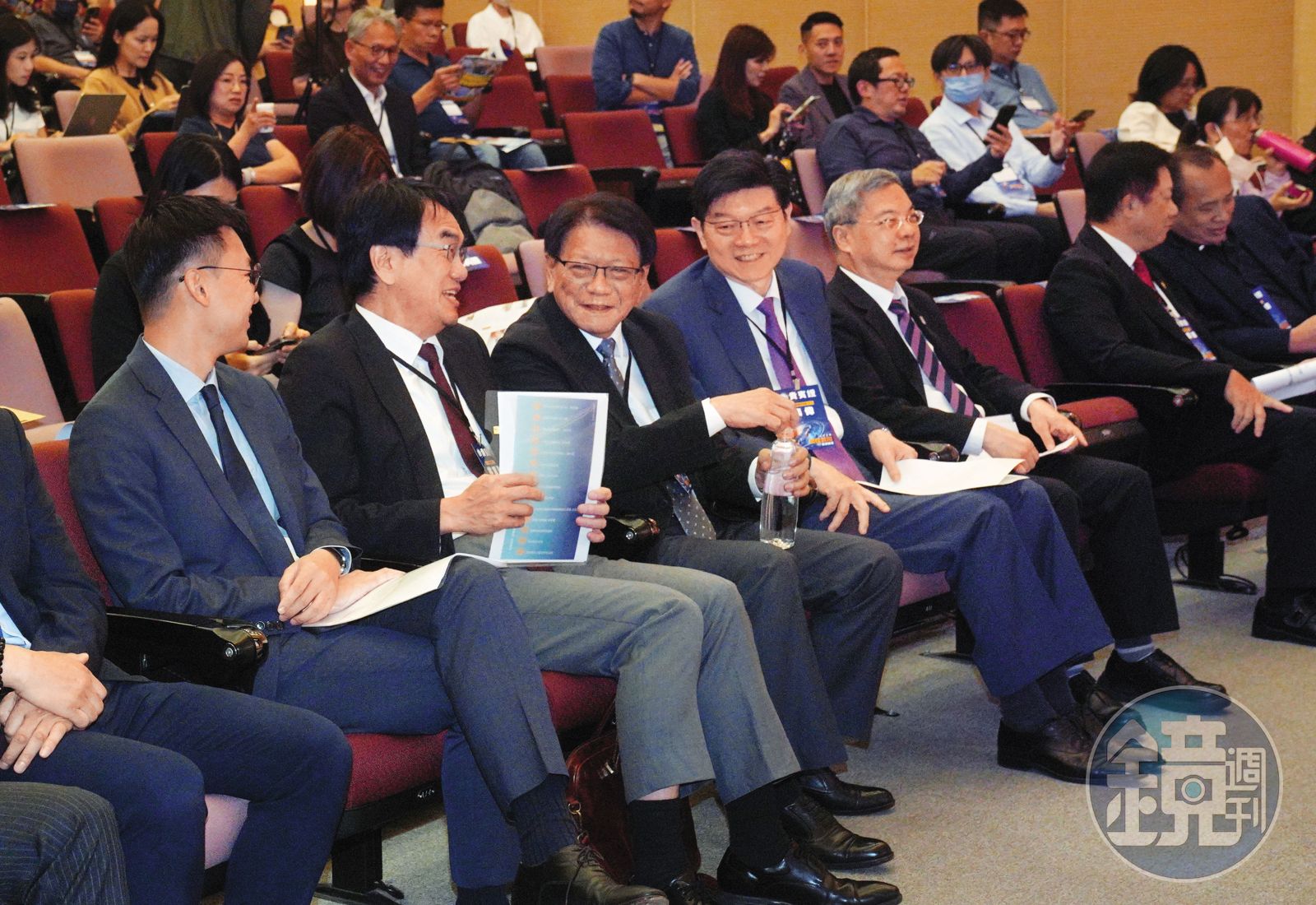 總統府祕書長潘孟安代表賴總統出席,經濟部長龔明鑫及數位發展部長林宜敬也到場致詞。