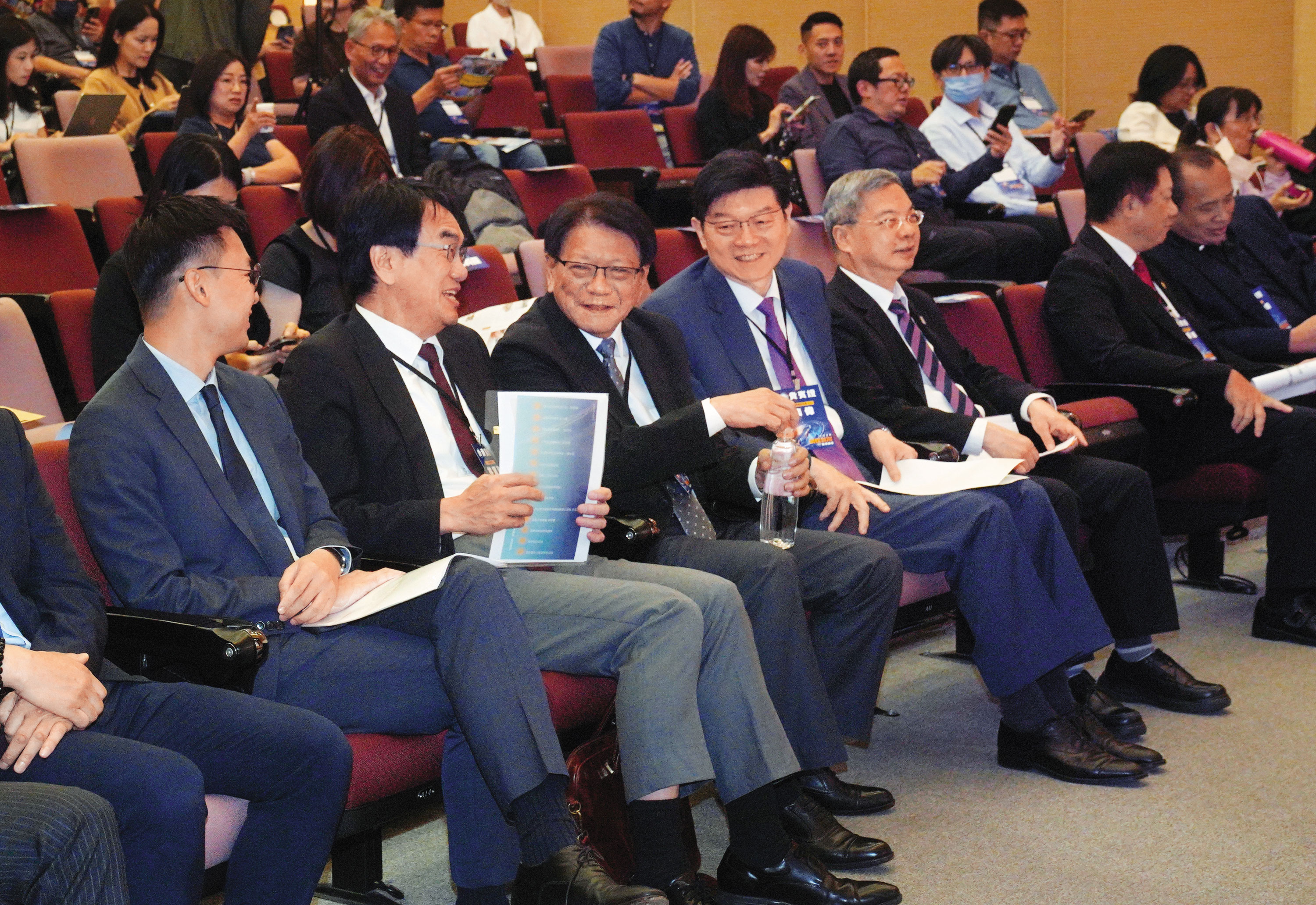 總統府祕書長潘孟安代表賴總統出席,經濟部長龔明鑫及數位發展部長林宜敬也到場致詞。