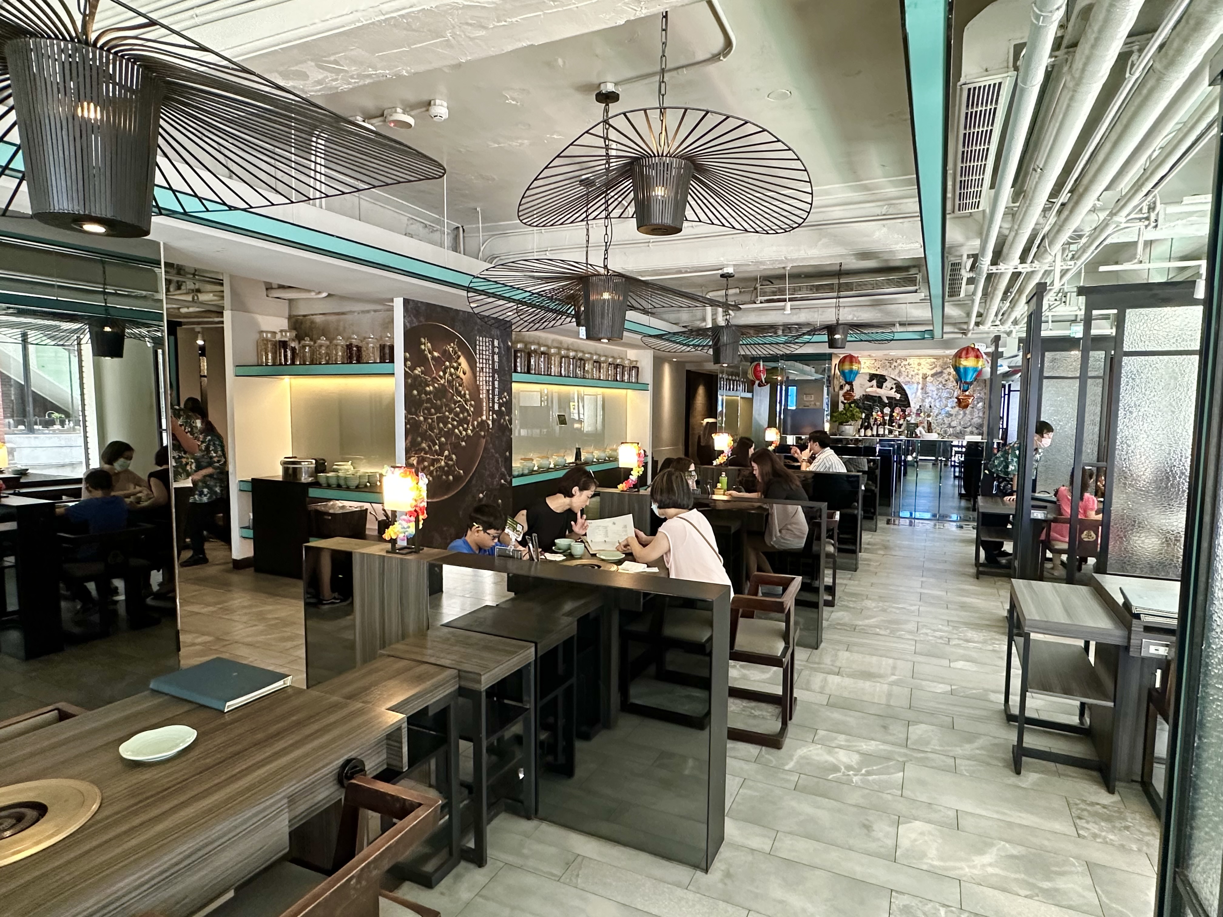 台北中山北店有3層樓，用餐空間寬敞，也有包廂，非常適合聚會。