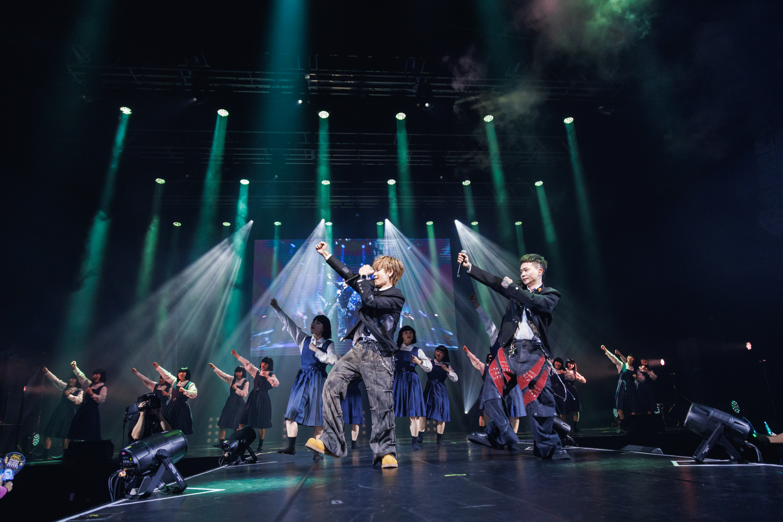 GX鼓鼓呂思緯、蕭秉治與avantgardey大跳射手舞。（B’in Live Entertainment提供）