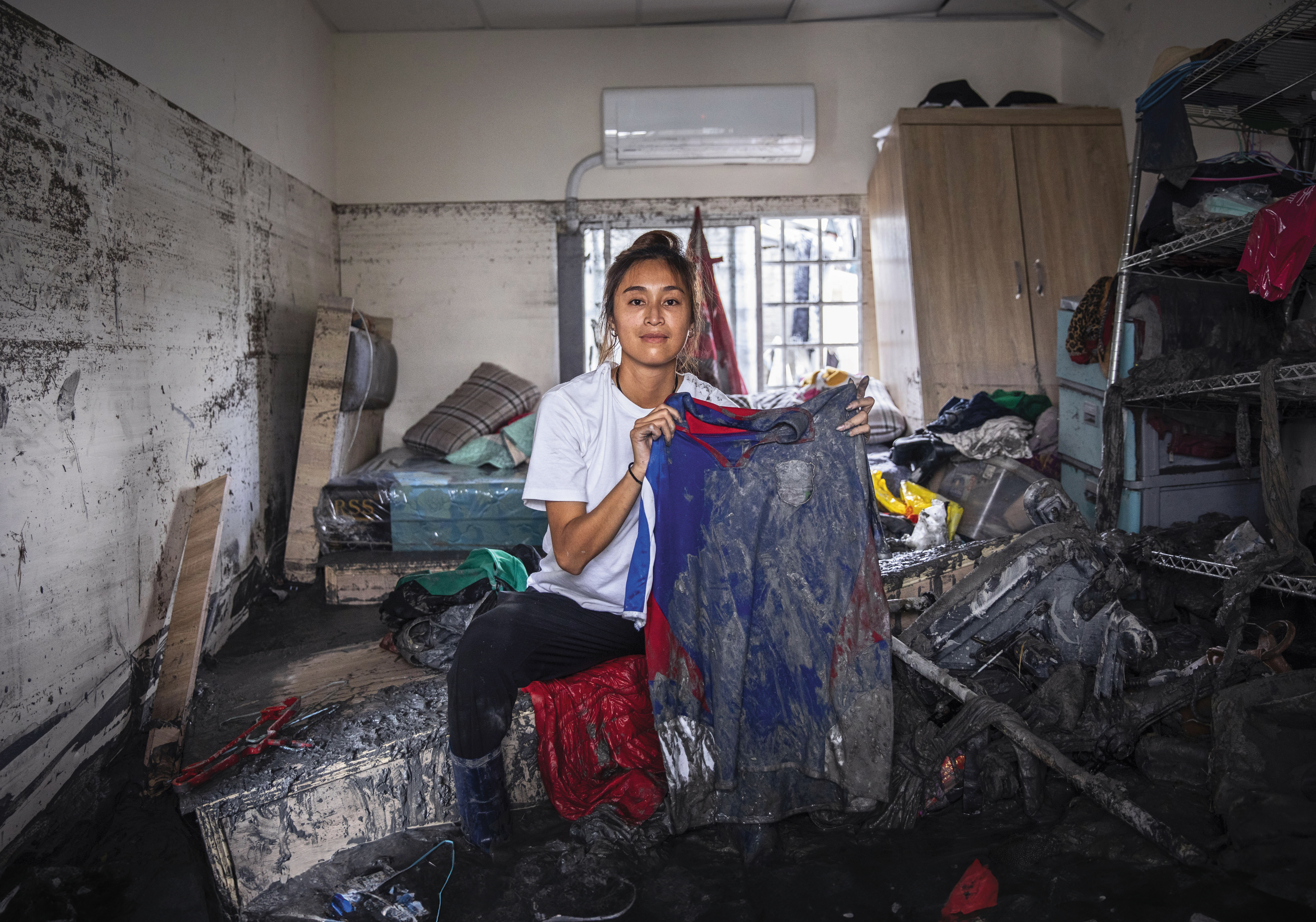 前國腳陳曉娟在大華村的老家遭受重創。