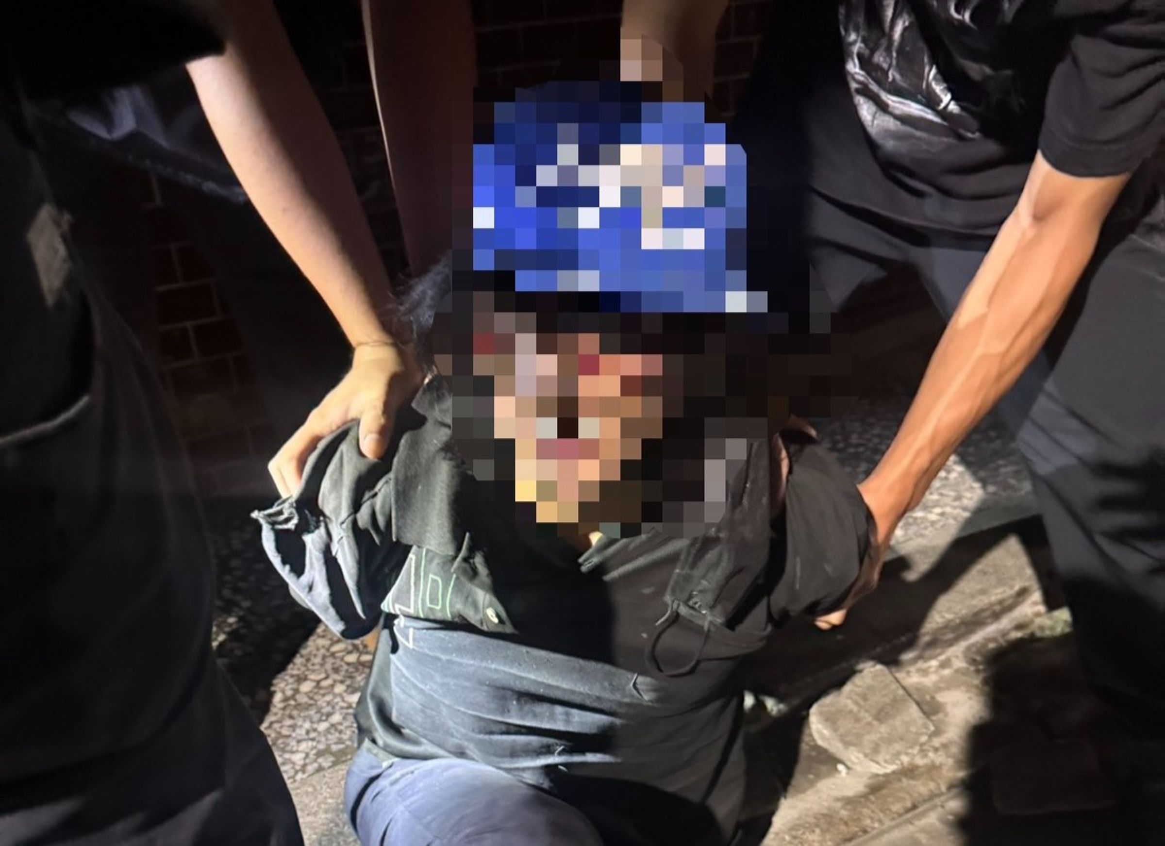 警方今晨逮捕涉嫌棄置男屍的嫌犯，身分竟是死者兒子。（警方提供）