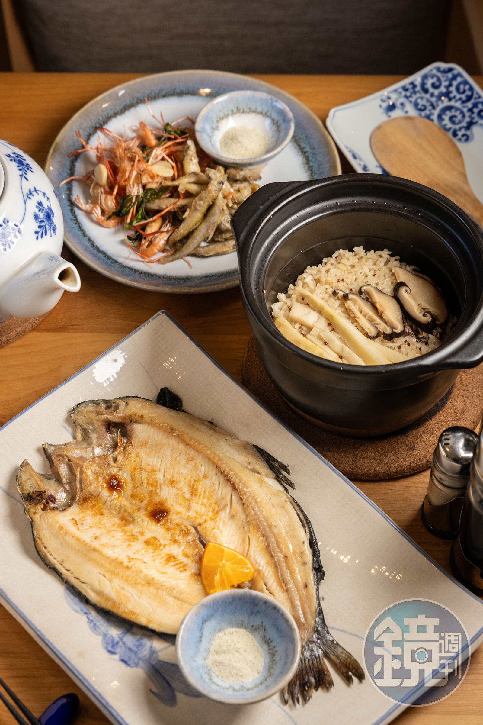 「地產風有機旬料理」套餐共有十道菜式,吃得到來自石門水庫的溪哥溪蝦、復興在地的綠竹筍、復興在地的椴木香菇、高義部落每日直送的天然冷泉鱒魚等山珍。