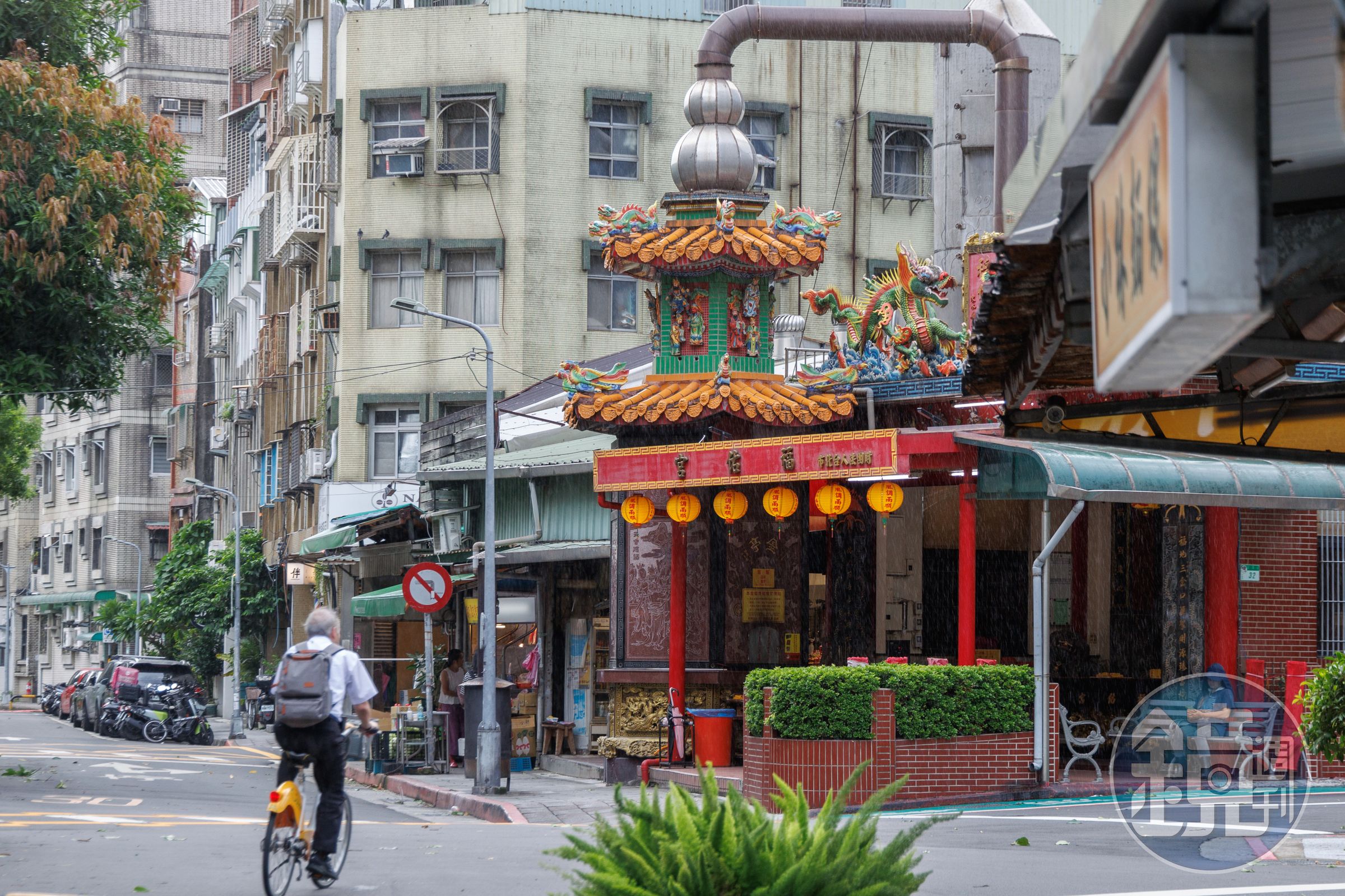 沒有招牌的安東街肉圓，就開在福佑宮附近。