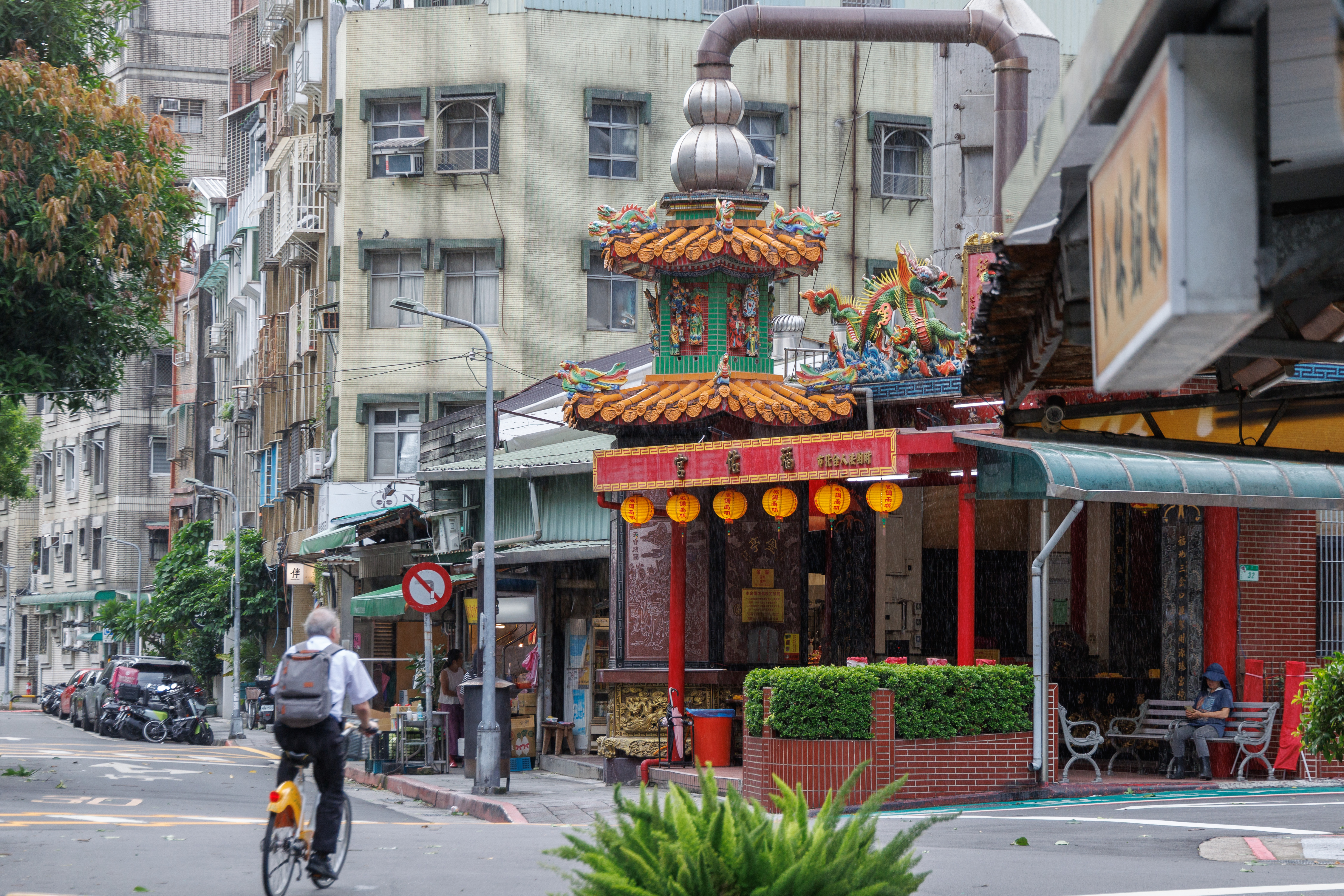 沒有招牌的安東街肉圓，就開在福佑宮附近。