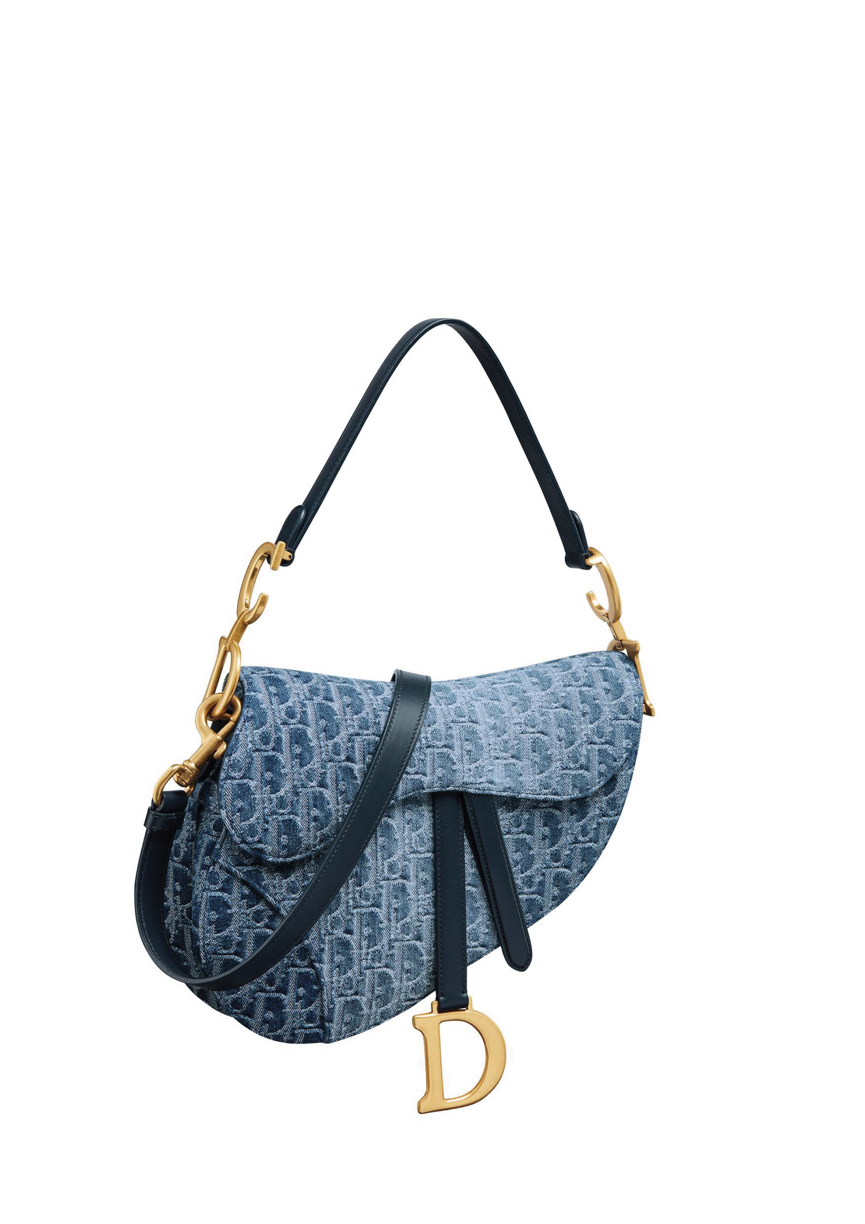Dior Saddle藍色煙燻Oblique丹寧中型馬鞍包 NT$135,000。(Dior提供)