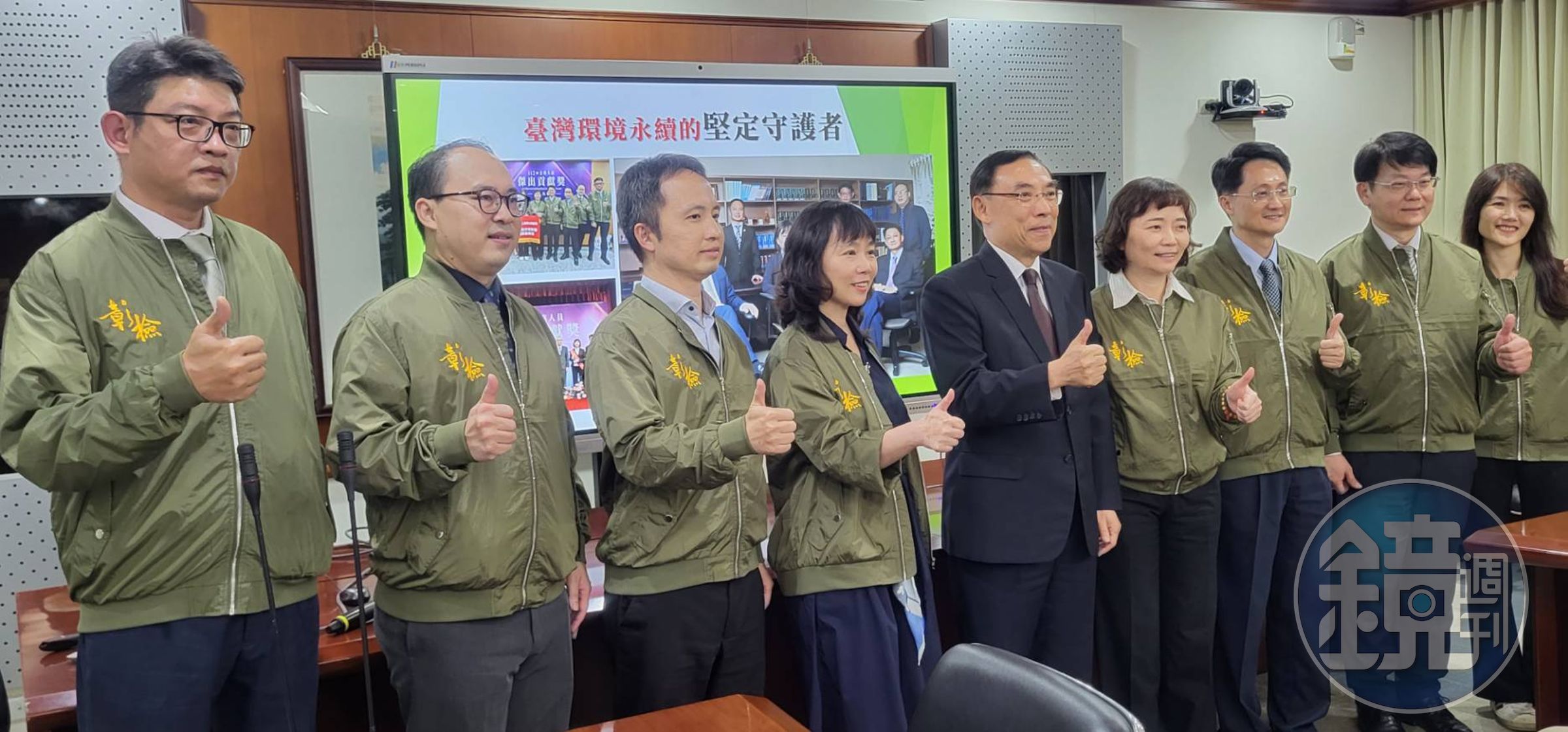 彰化地檢署國土犯罪查緝組榮獲「112年公務人員傑出貢獻獎」殊榮，法務部長蔡清祥今（21日）也邀請彰檢檢察長張曉雯率領團隊北上分享辦案經驗，希望全國各地檢署也要起而效尤。