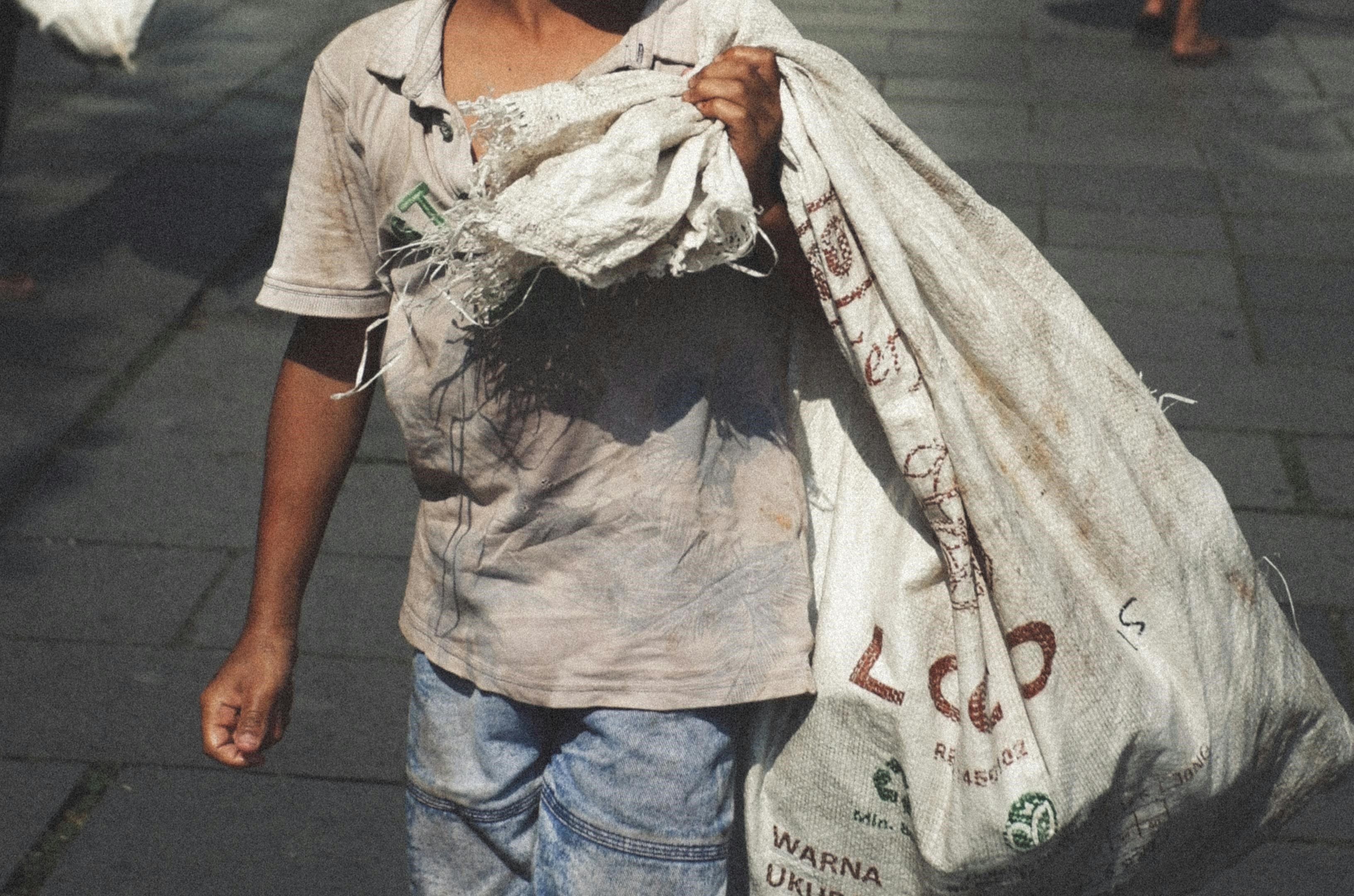 東努沙登加拉省恩加達區偏遠農村，基礎設施與社會資源有限，兒童生活面臨諸多挑戰。（示意圖，非當事人／pexels）