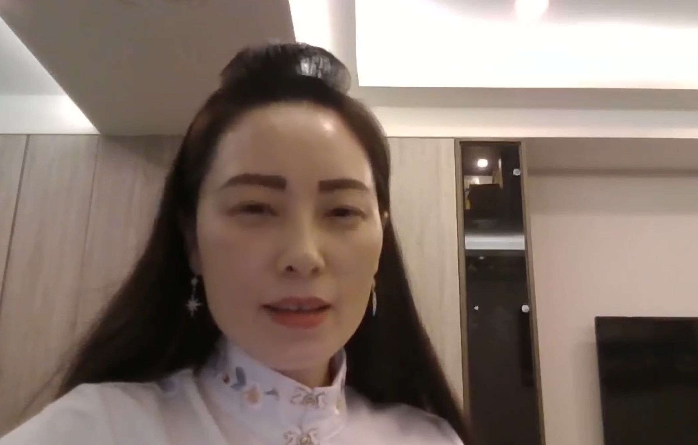 錢麗遭註銷戶籍，直播中強調勞健保還是能繼續保。（翻攝錢麗臉書）