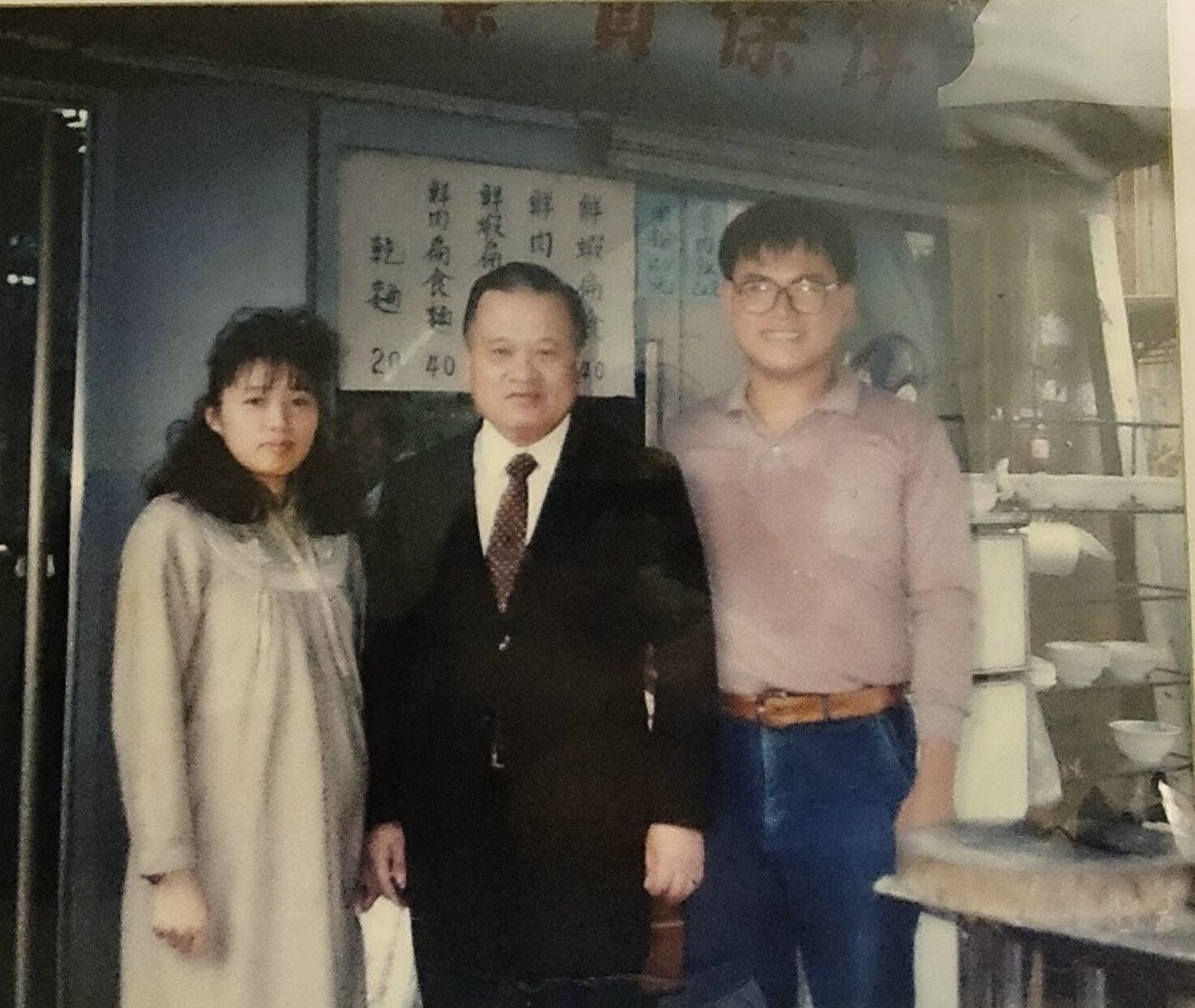 已故考試院長許水德，1980年代在當高雄市長時就常吃第一代五福扁食，來台北任職後也常到東區小店吃飯敘舊。(林進泰提供)