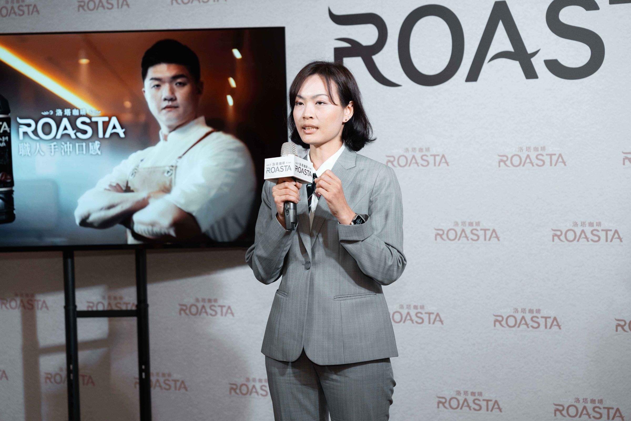 維他露行銷部副處長林天藍表示，ROASTA洛塔咖啡嚴選100%巴西日曬豆，並採用獨特冷研工法，才能打造出媲美「職人手沖口感」的咖啡。（維他露提供）
