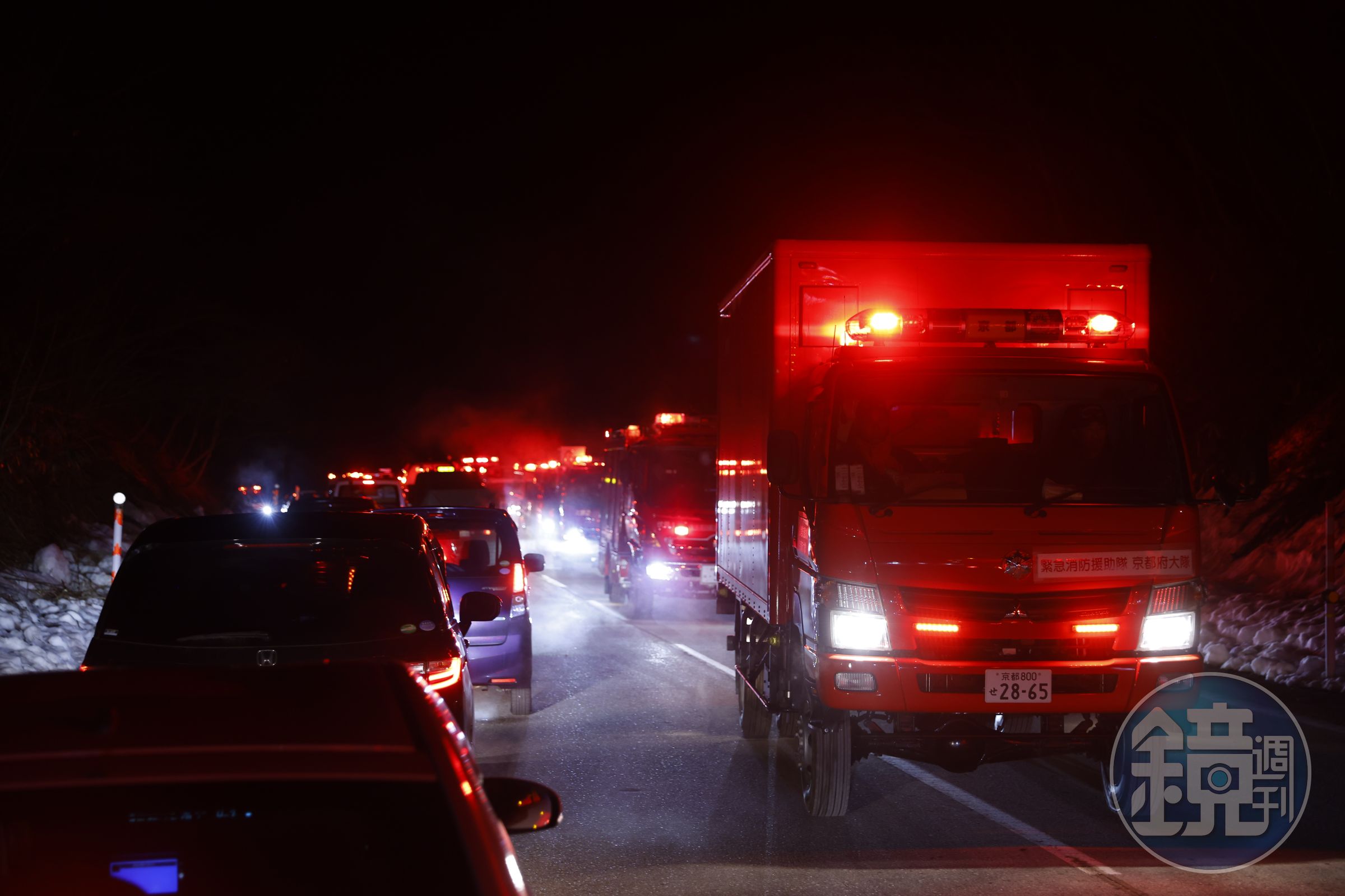 災區隨時可見消防、救護車呼嘯而過。