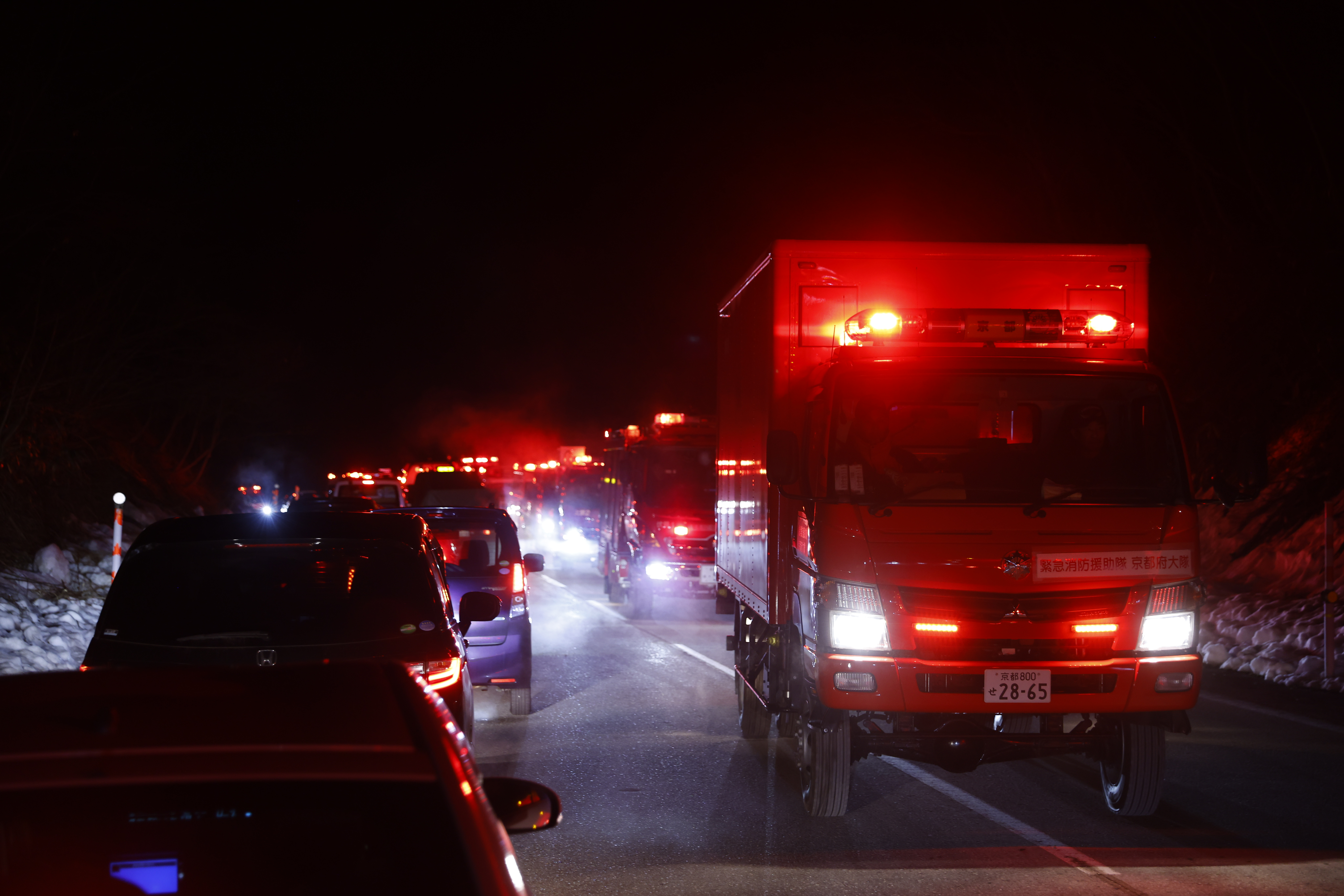 災區隨時可見消防、救護車呼嘯而過。