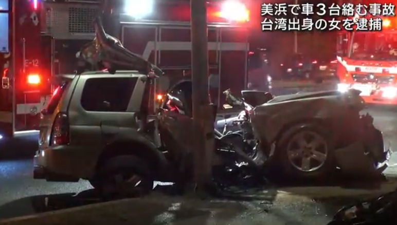 25歲台籍女子在沖繩自駕強行右轉導致車禍，造成一名美國海軍陸戰隊員大腿骨折。（翻攝自琉球朝日放送）