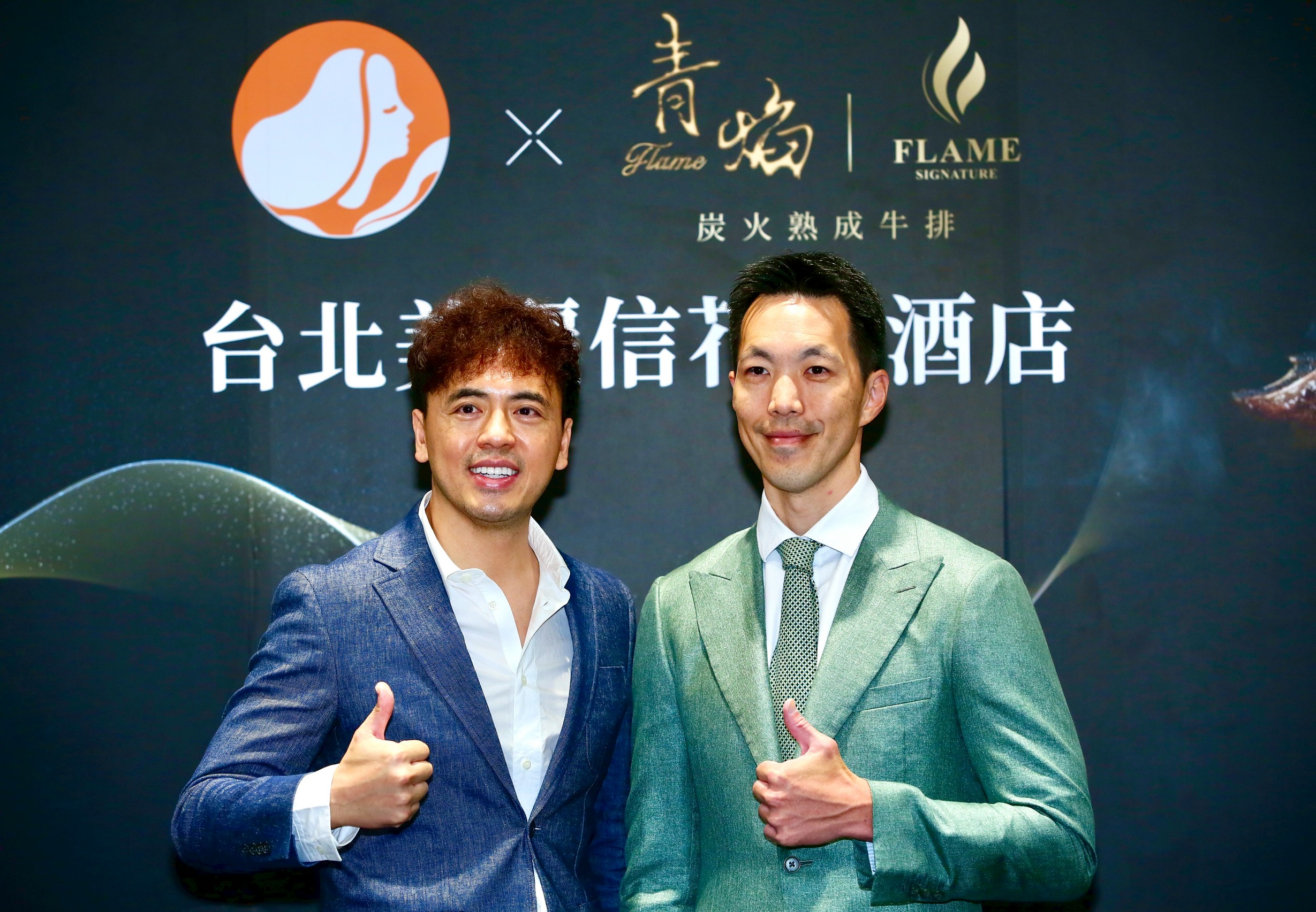 路易莎餐飲集團董事長黃銘賢（左）8日與美麗信花園酒店總經理黃安迪（右）共同宣布，路易莎咖啡與青焰炭火熟成牛排將正式插旗美麗信花園酒店。
