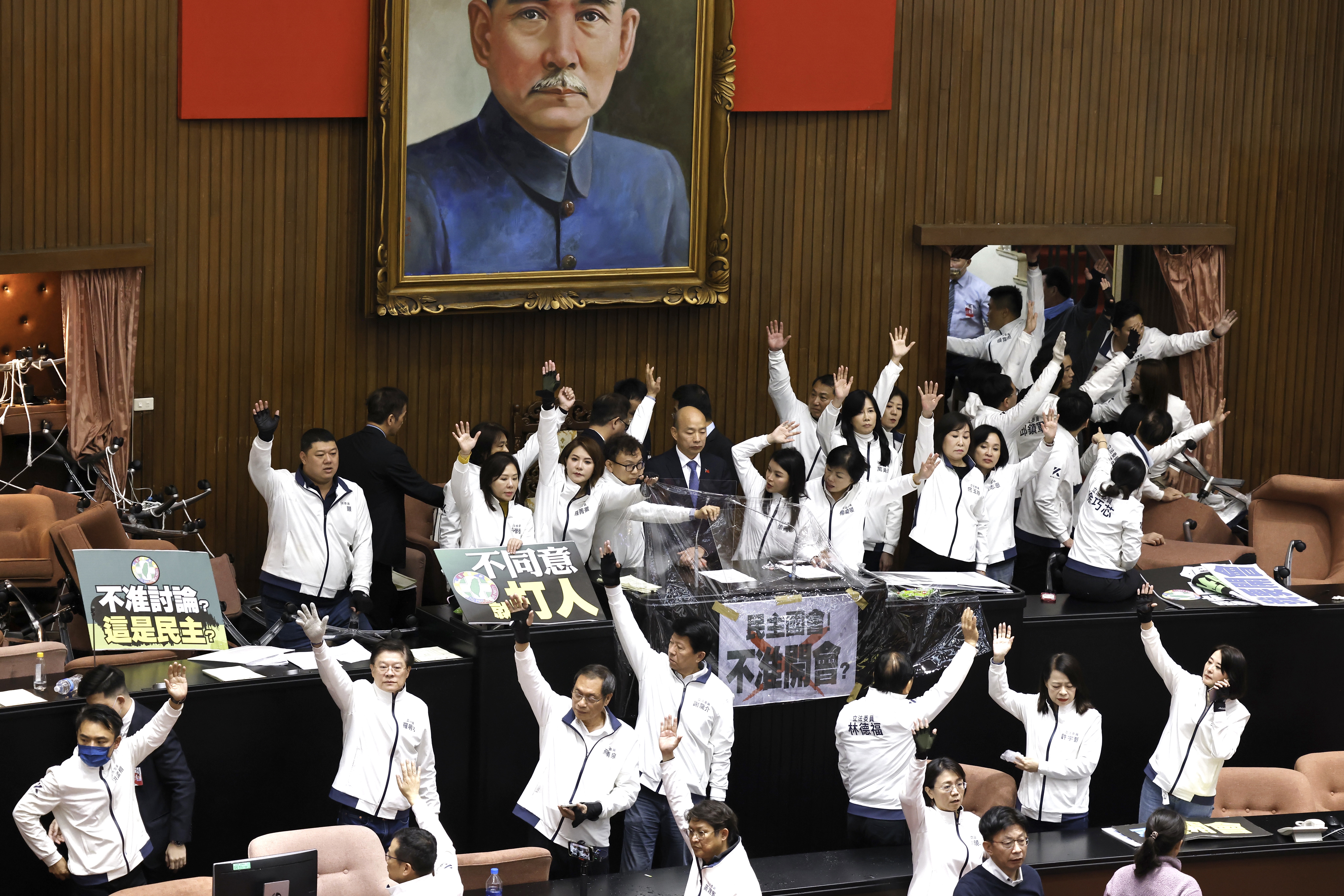 國民黨團原預計處理《老人福利法》，但內部歷經3場會議討論，意見仍分歧而踩煞車。（本刊資料照）