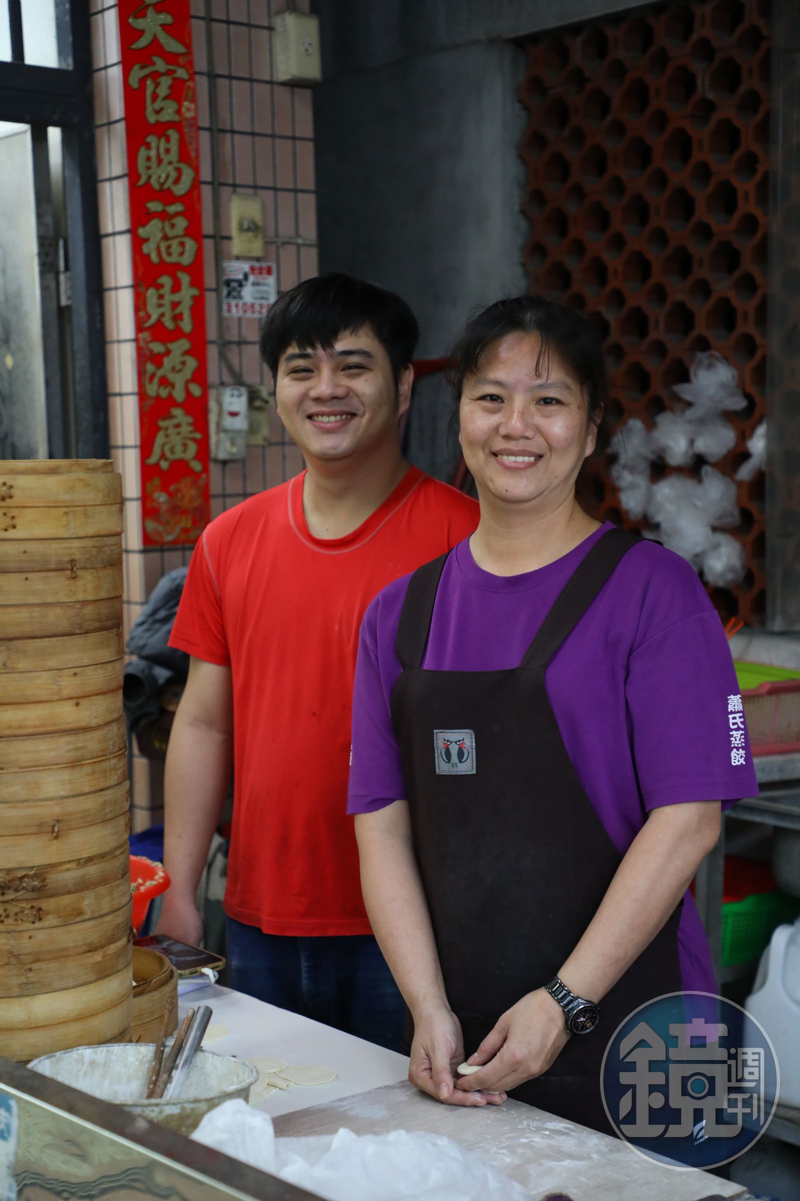 林慧如與蕭明駿兩人包起餃子動作乾淨利落,手速也快。