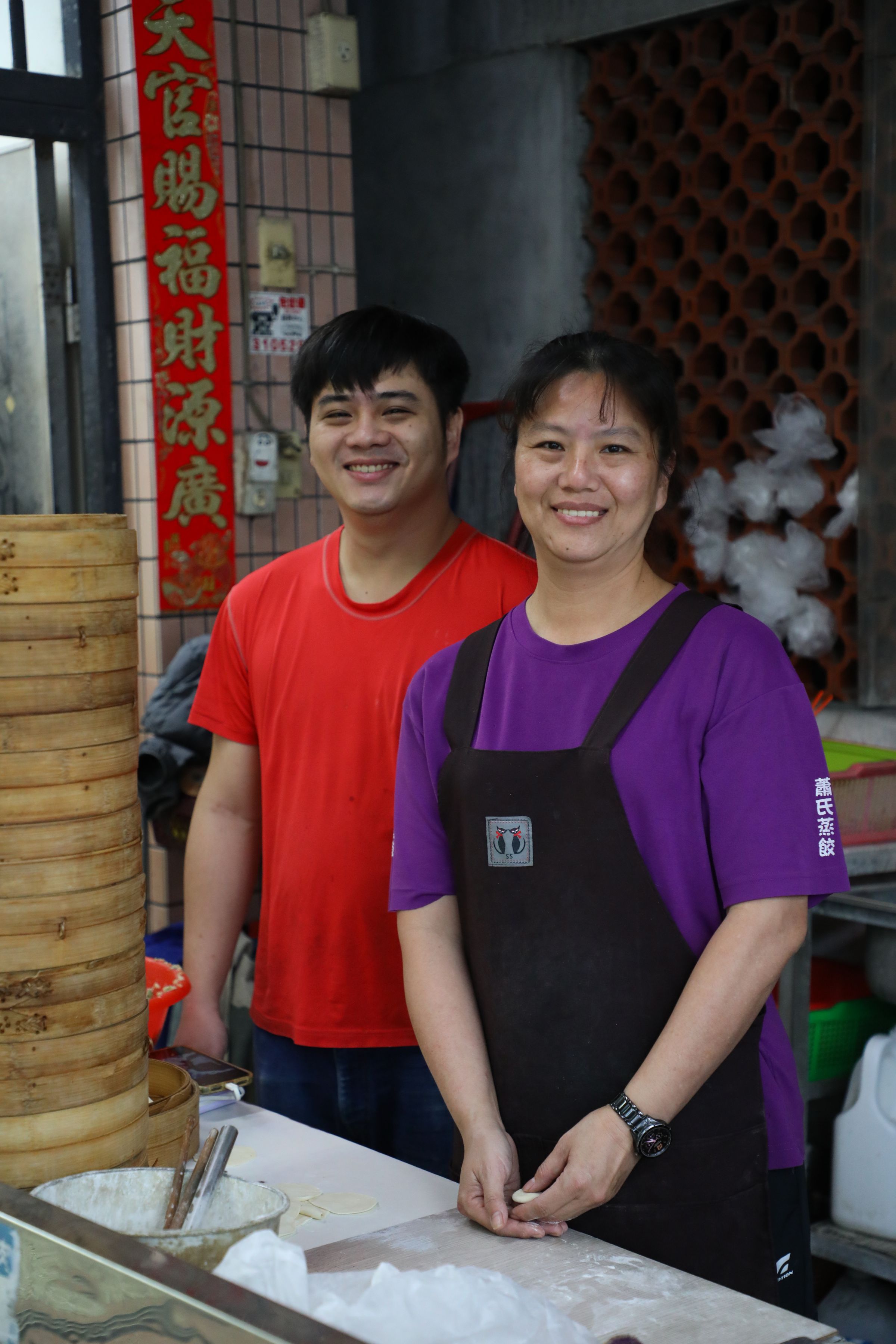 林慧如與蕭明駿兩人包起餃子動作乾淨利落,手速也快。