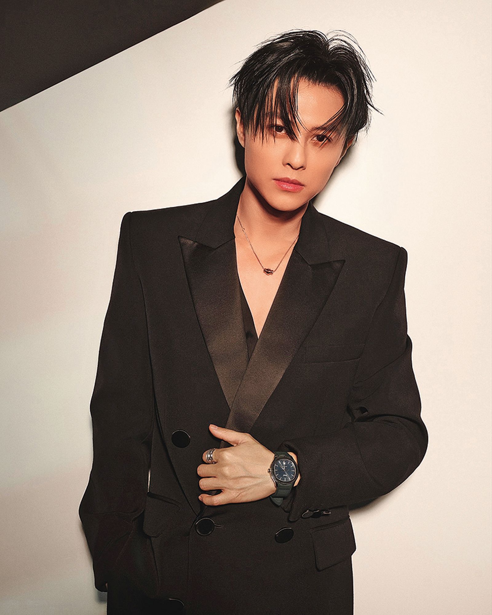 王子和弟弟邱宇辰免費借住昆凌豪宅，卻因深夜聚會讓鄰居不堪其擾。（翻攝自王子IG）