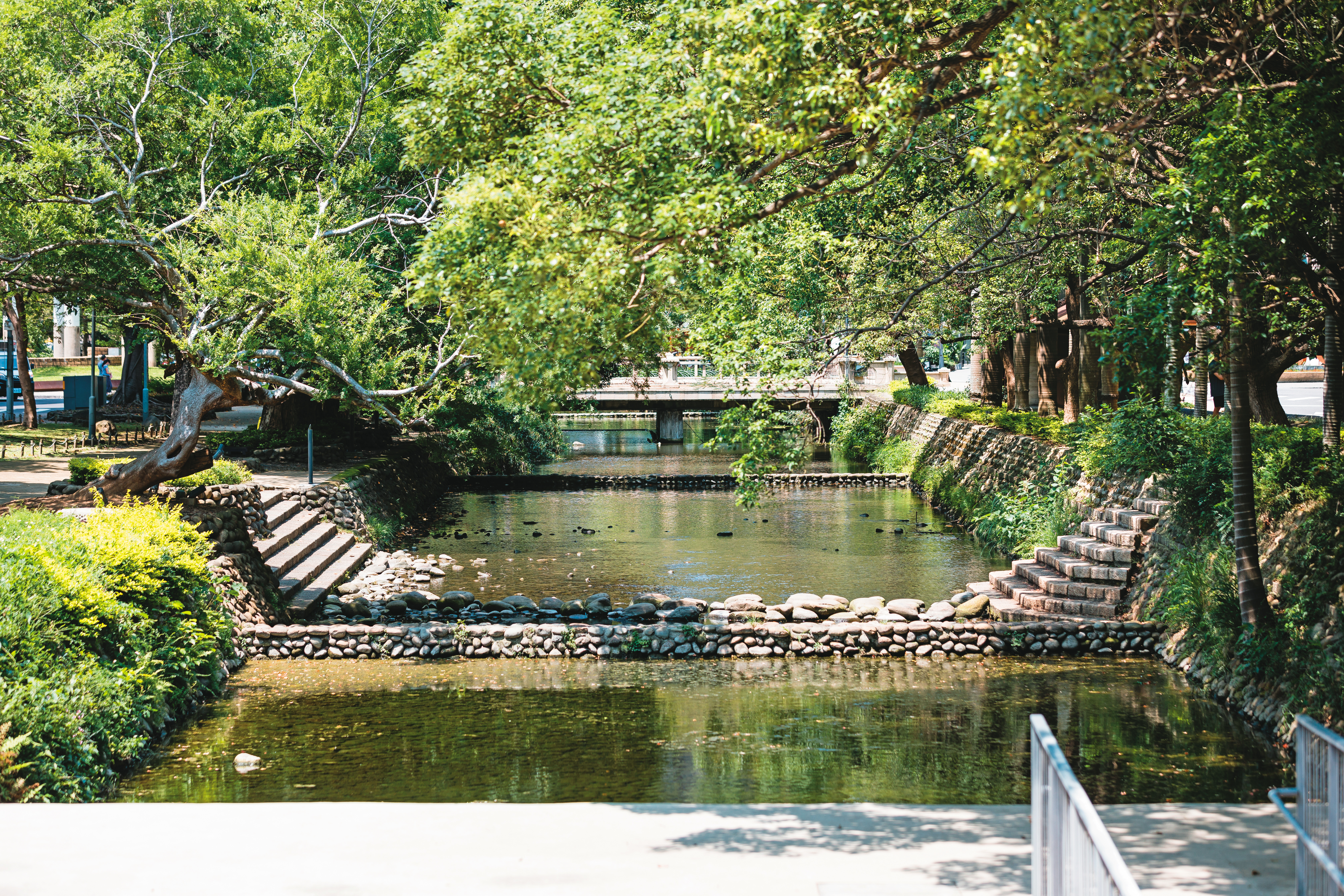 護城河環抱舊城區，從防衛禦敵到與都市共生，見證200多年的城市流變史。