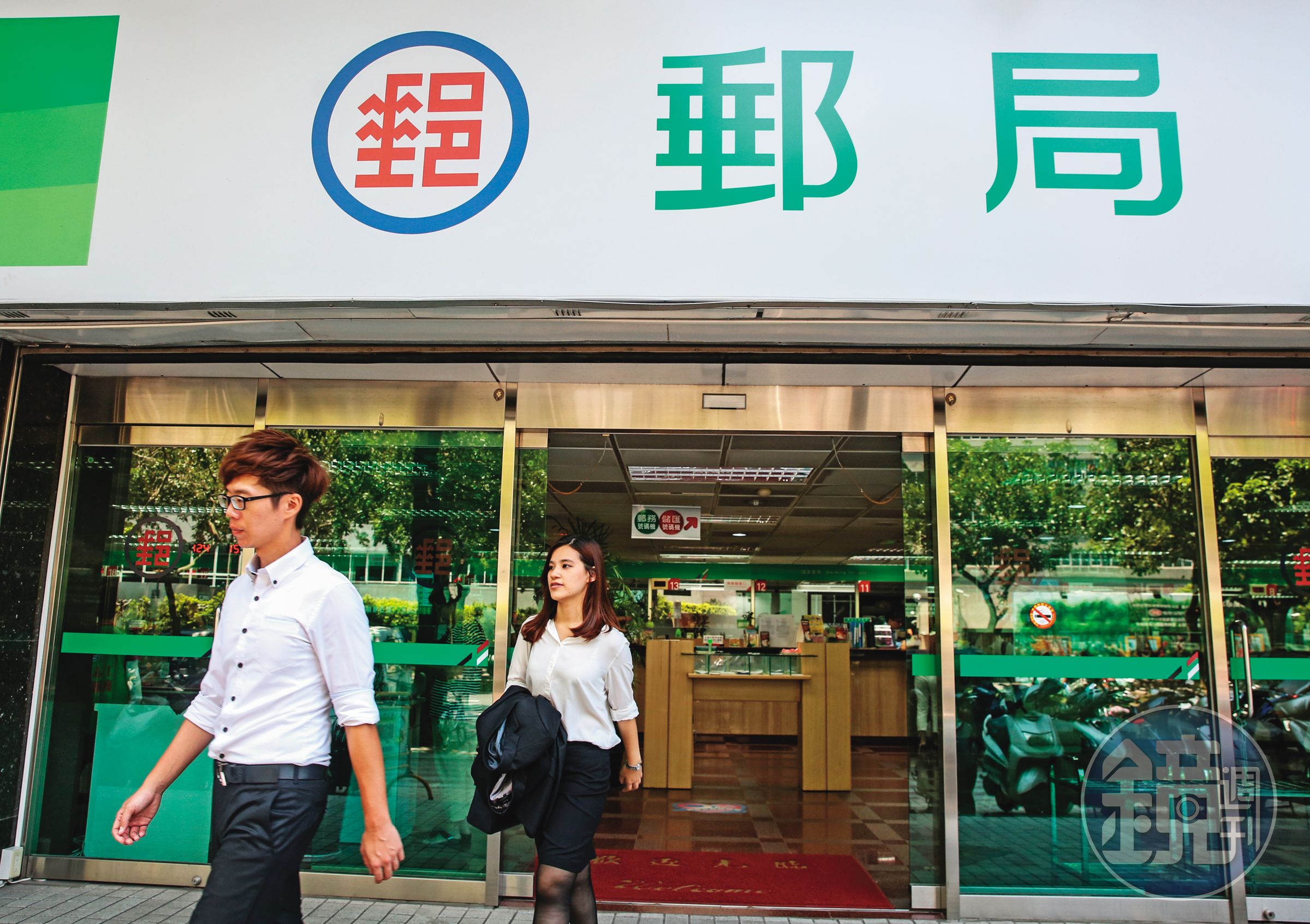 郵局也有承辦房貸業務，有需要的民眾可以前往詢問。