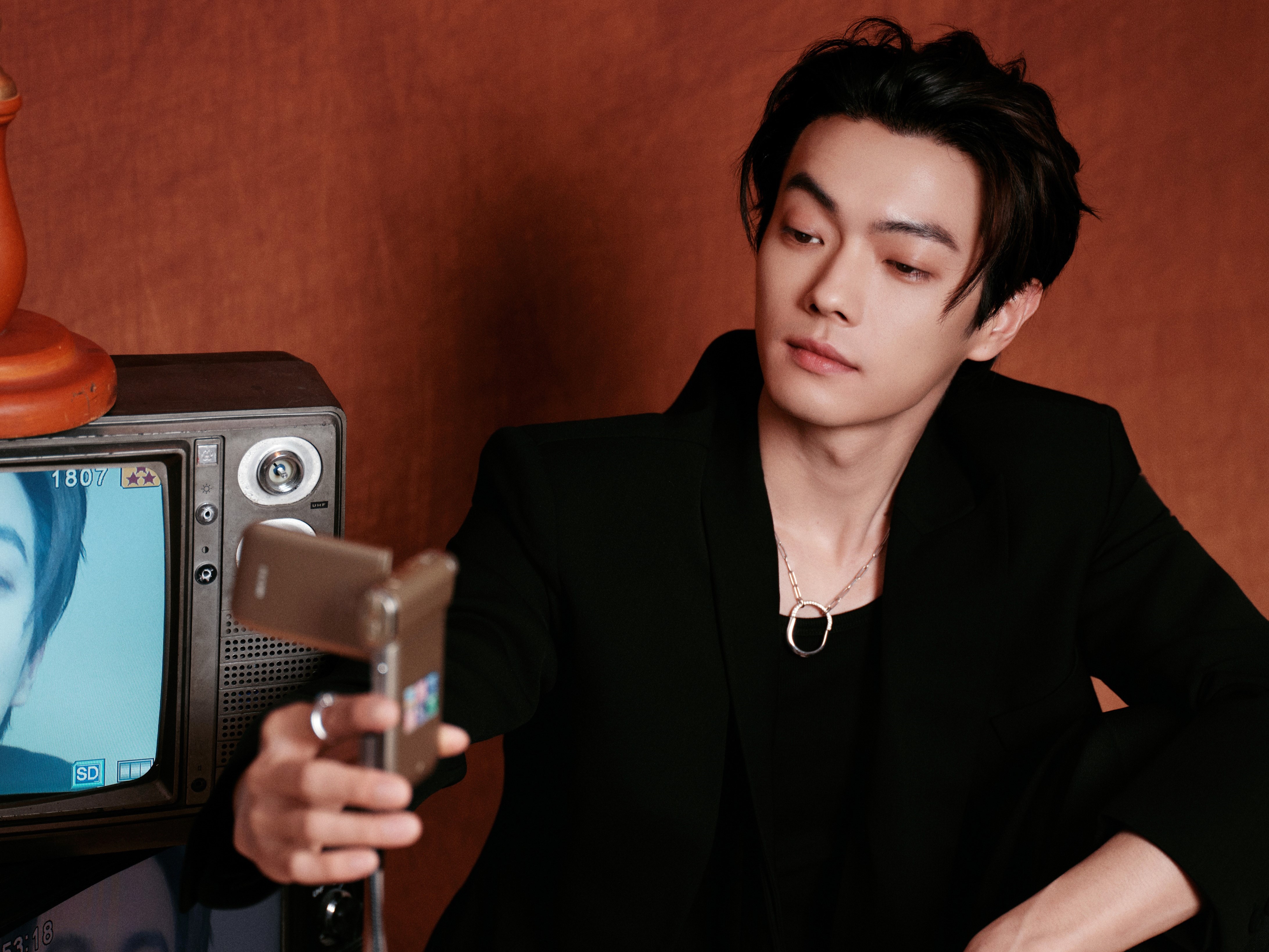 中國男星許凱近期遭到前女友許荔莎公開指控劈腿。（翻攝自許凱微博）