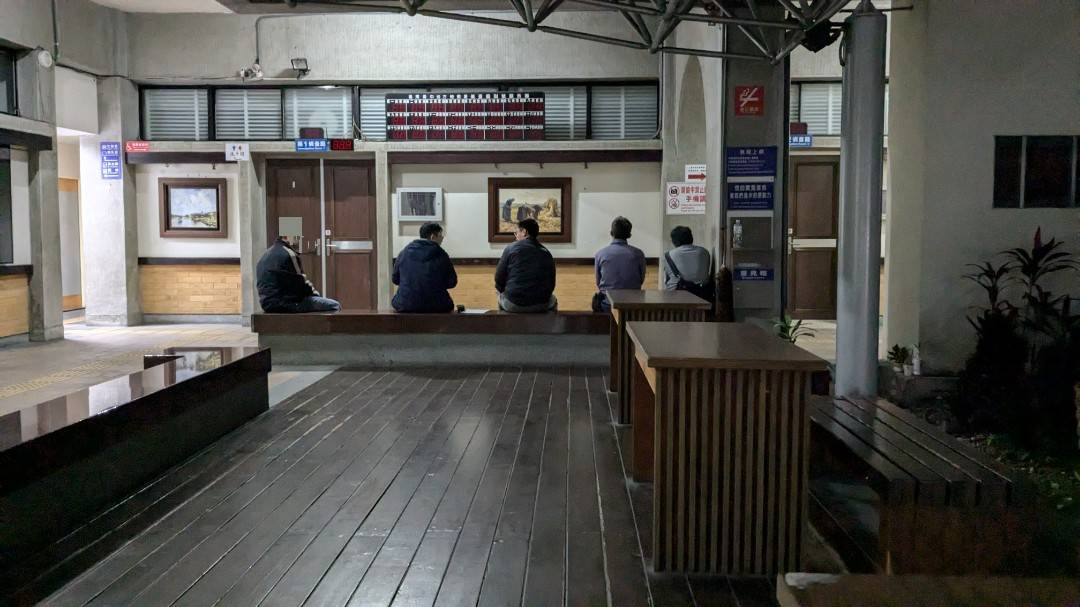 【新光三越氣爆】中檢漏夜偵訊18名證人　釐清肇事責任歸屬