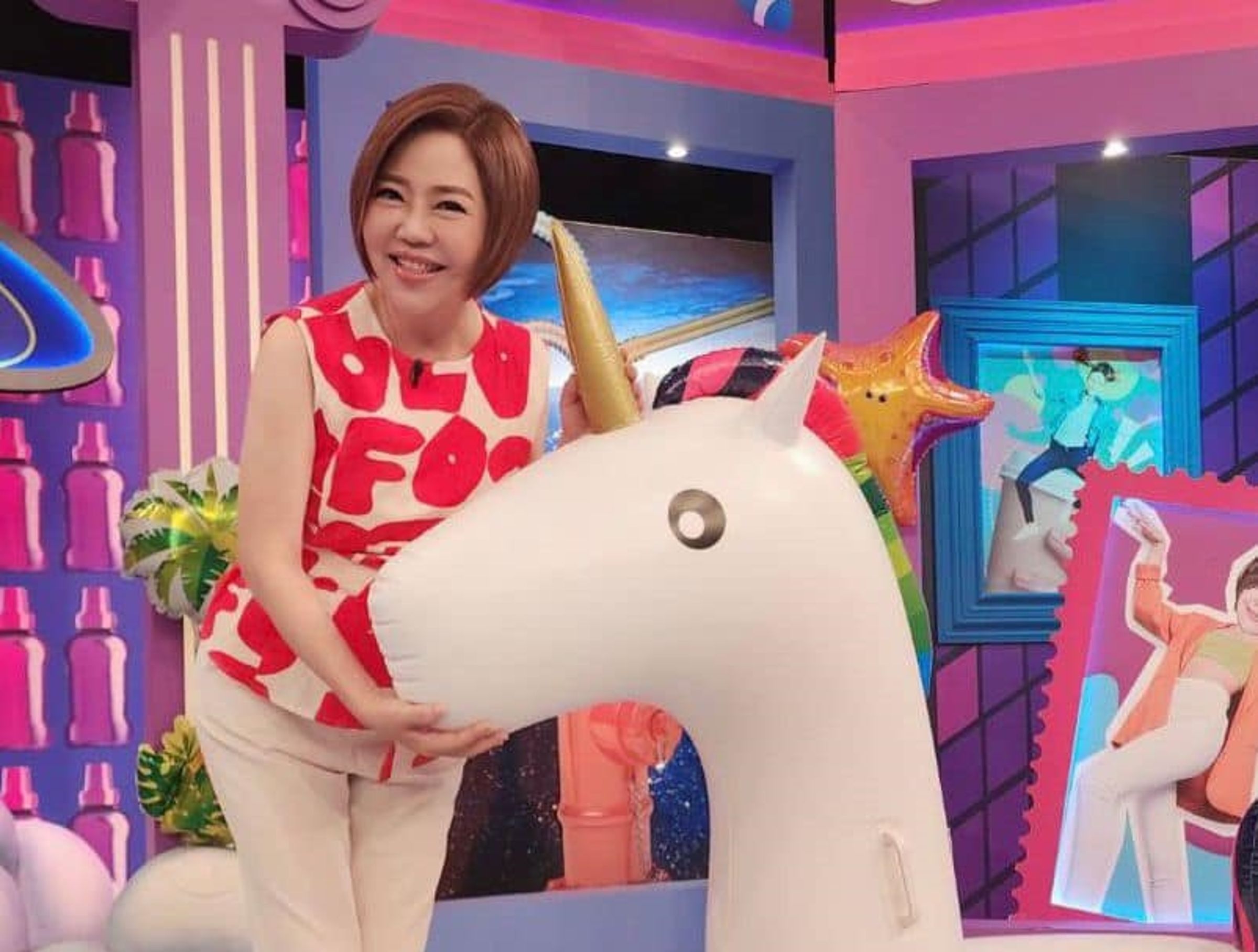 于美人上節目錄影。(翻攝自于美人臉書)