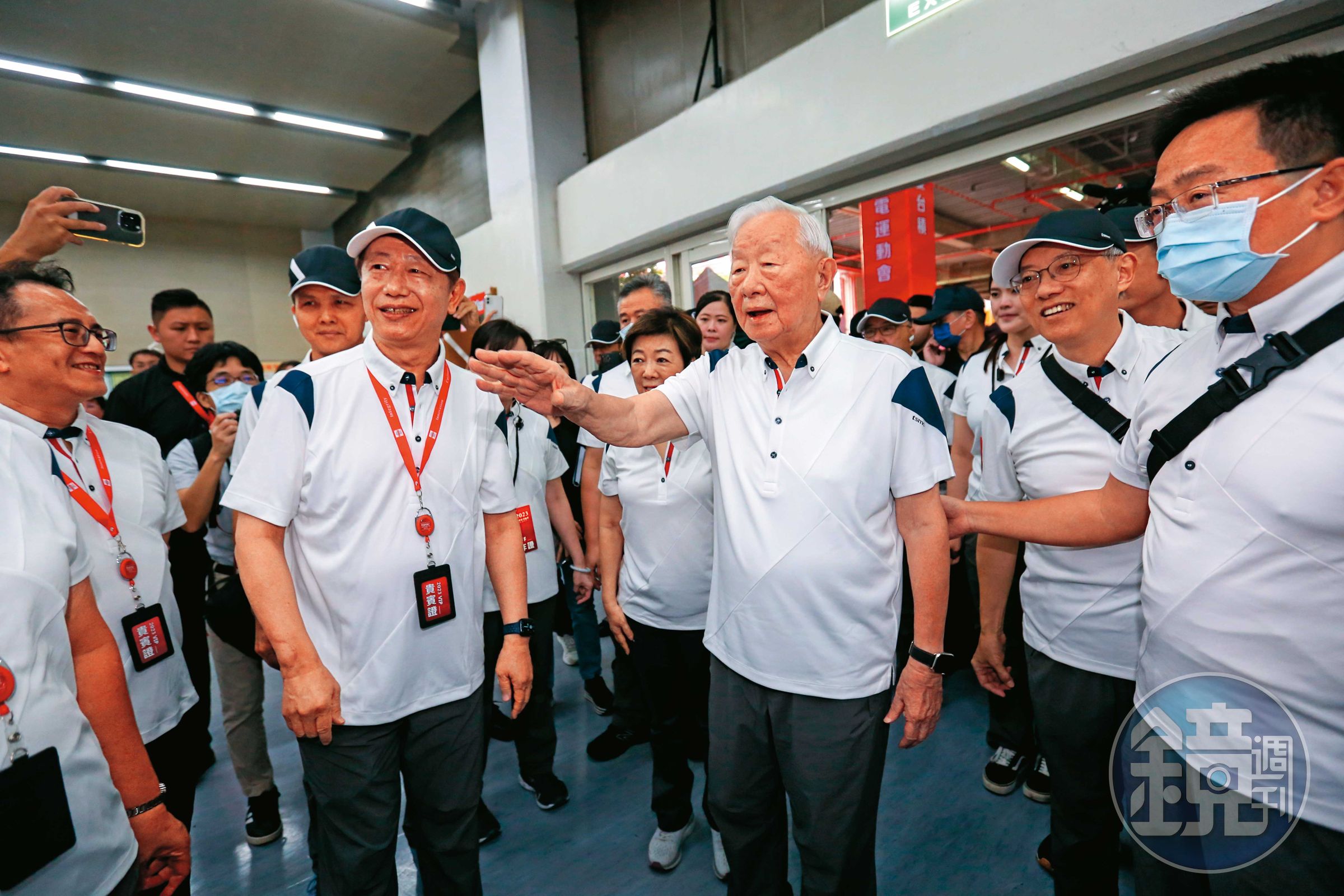 台積電創辦人張忠謀將董事長一職交棒給劉德音，去年台積電運動會特別現身打氣。