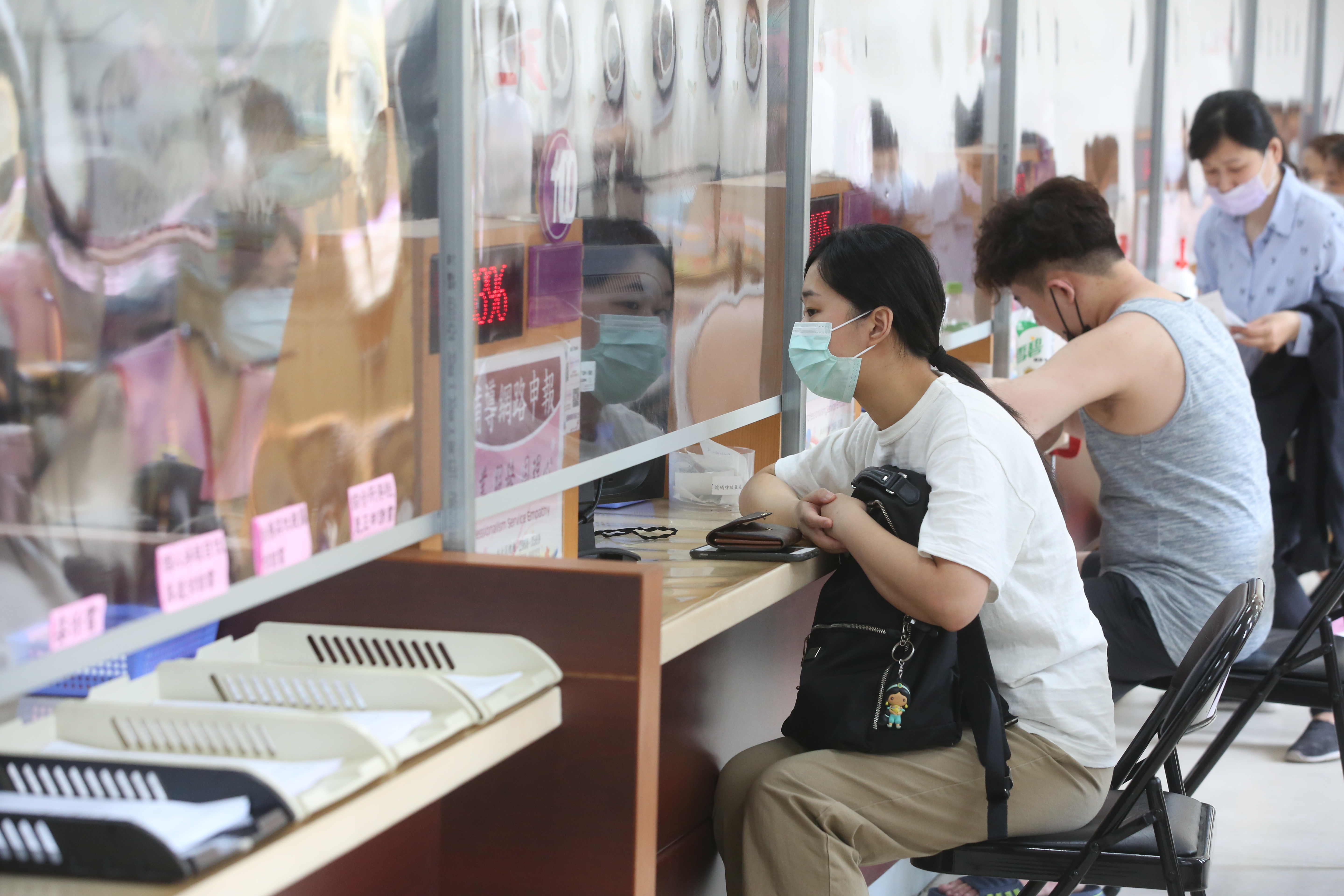 銀行針對繳稅大戶，推出換機票好康。