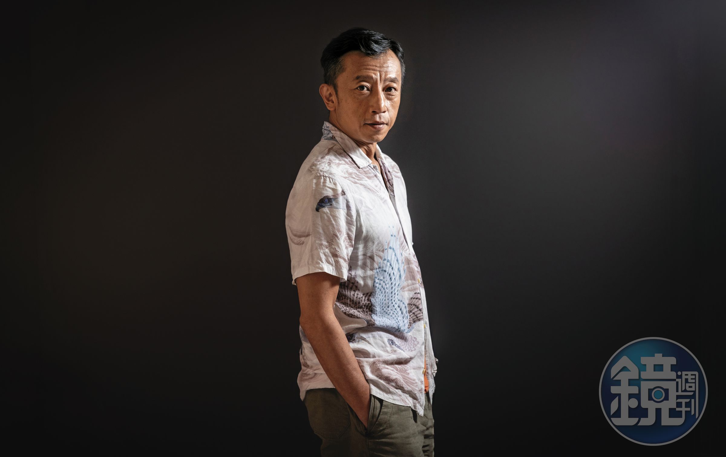 楊雅喆為了寫《破浪男女》，大量田調網路世代的性生活，但談論的還是愛情這回事，約砲的男男女女就像旱季湖泊快要渴死的魚，相濡以沫。但是雨季來，他們的緣分也就散開了。可是他們會記得…這輩子曾經有過的那一點點善良。