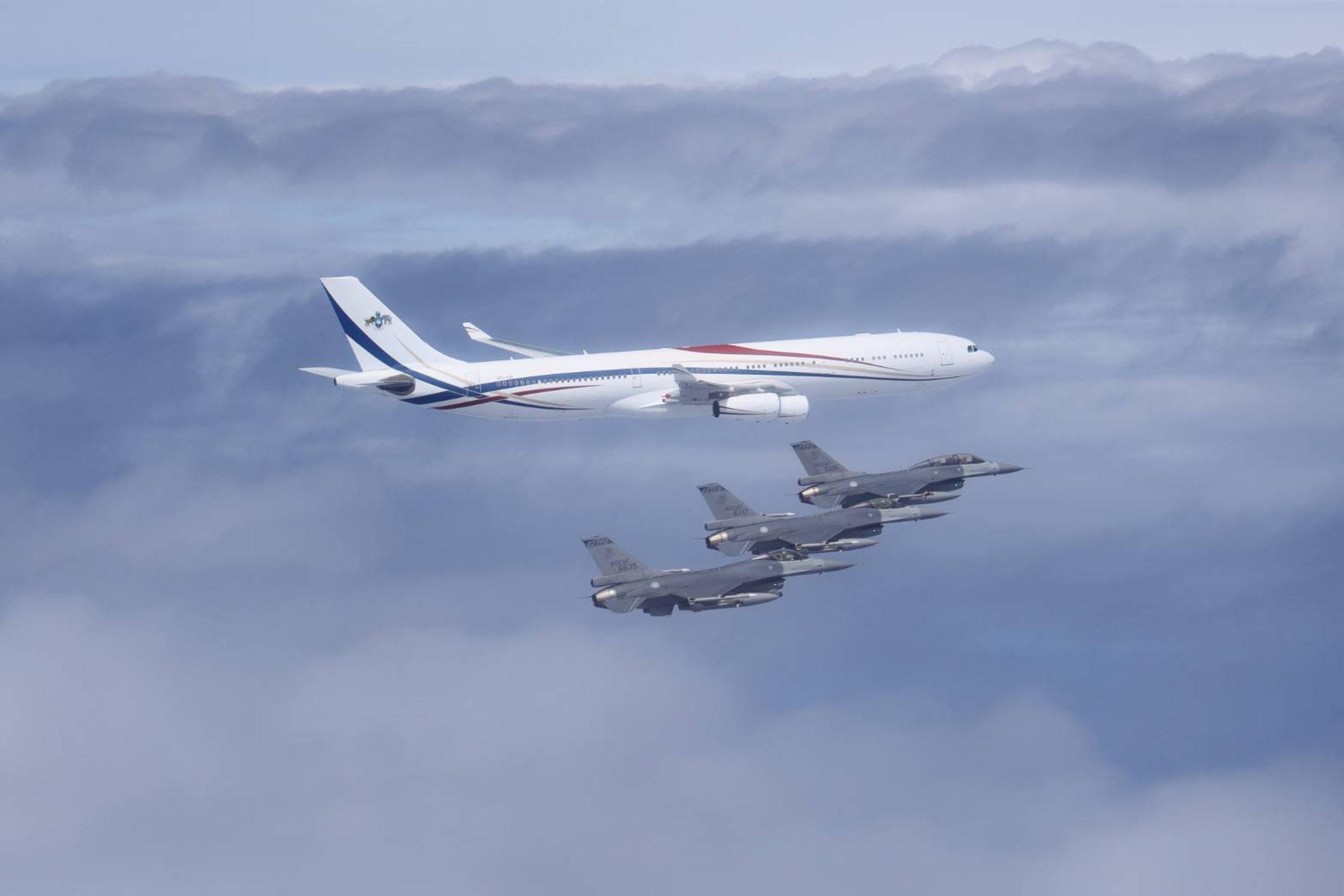 F-16伴飛畫面曝光。（總統府提供）