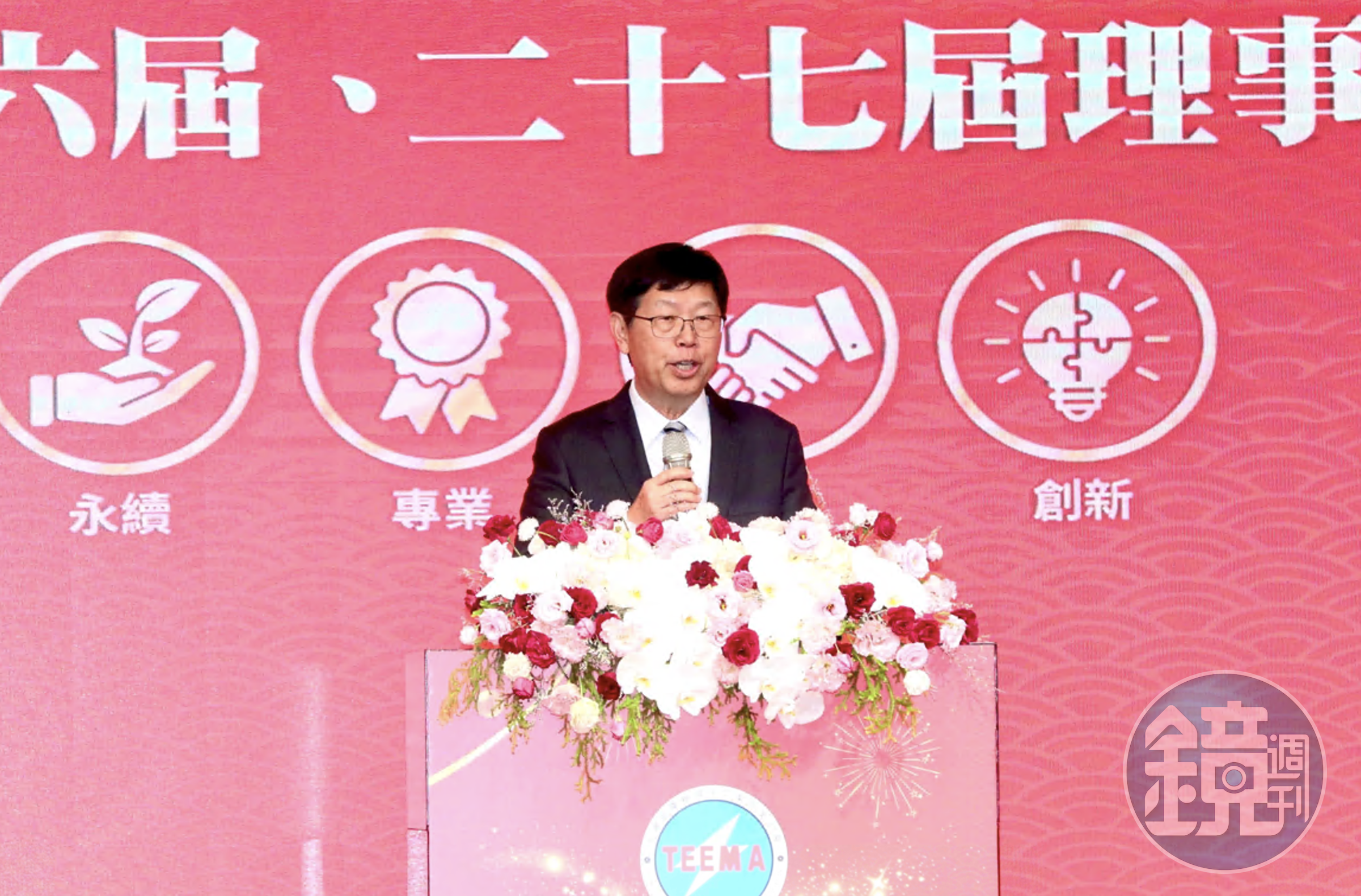 鴻海董事長劉揚偉接任電電公會新任理事長,期盼以「台灣科技園區」模式,帶領電電公會會員前進海外打「團體戰」