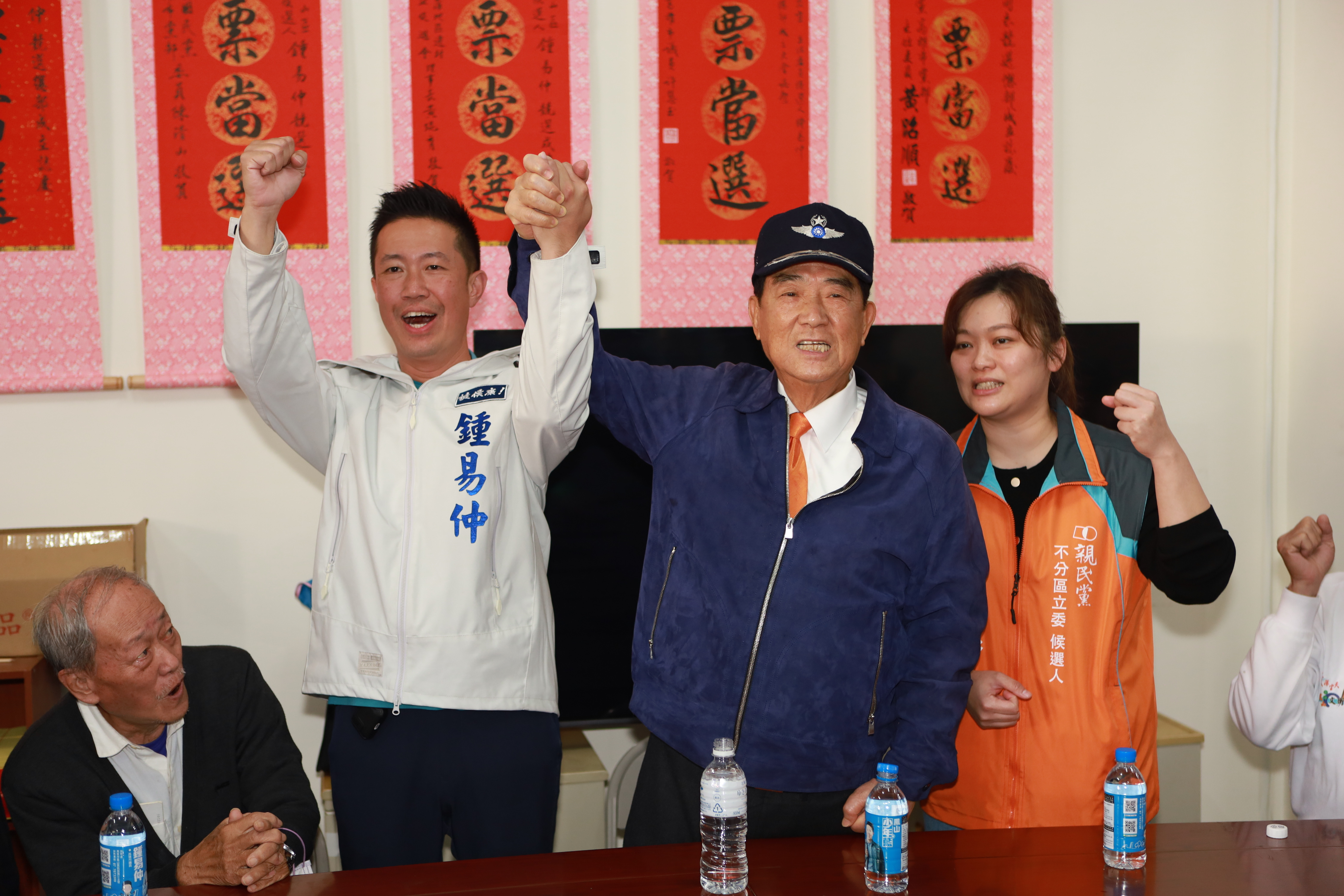 宋楚瑜今天輔選時，首次對外表態支持侯友宜。（親民黨提供）