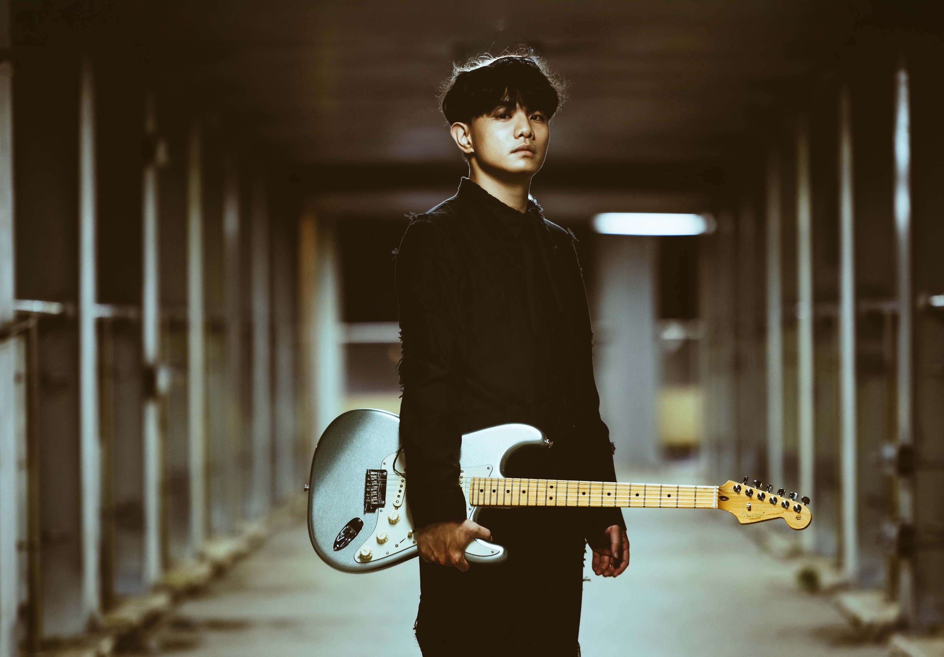 楊肅浩受台語K歌王子曾瑋中之邀，跨刀寫下新專輯同名歌曲〈頇顢〉。（典選音樂提供）