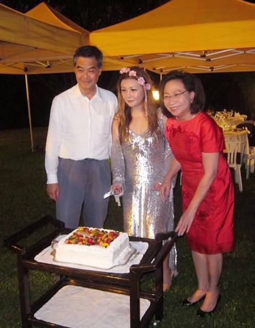 梁齊昕生日與父親前特首梁振英(左)合照。(翻攝自IG)