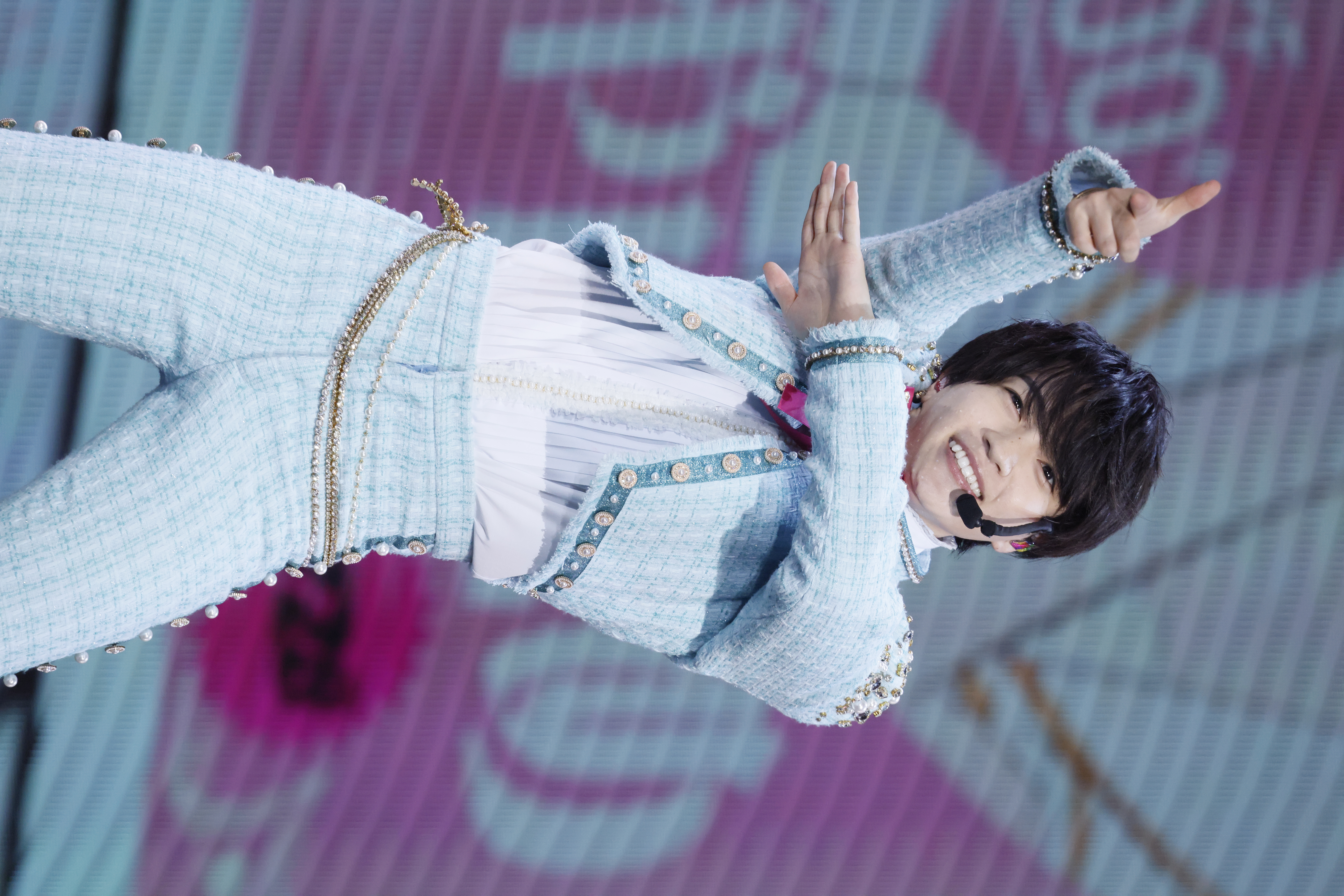 西畑大吾在演唱會最後帶領萬名粉絲大喊「浪花!男子!」完美結束130分鐘的演出。(大鴻藝術BIG ART、超級圓頂SUPER DOME提供)